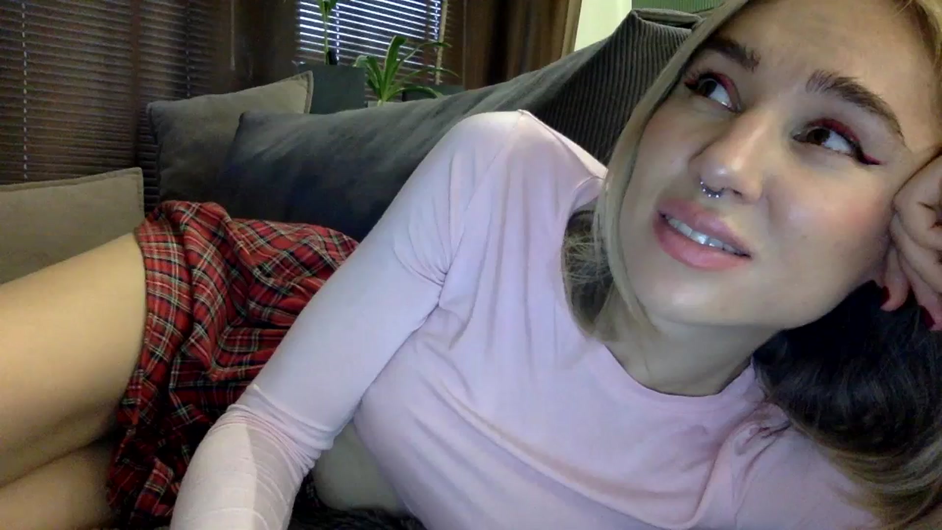 Gallery image thumbnail from EgoisticKitty's myfreecams stream on, 12/19/2023, 11:36 image 8 of 20