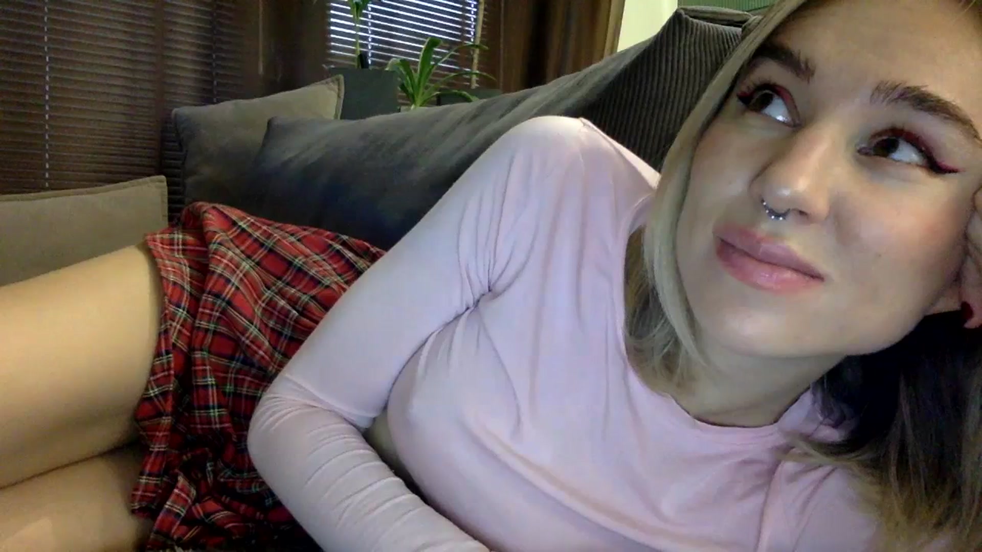 Gallery image thumbnail from EgoisticKitty's myfreecams stream on, 12/19/2023, 11:36 image 7 of 20