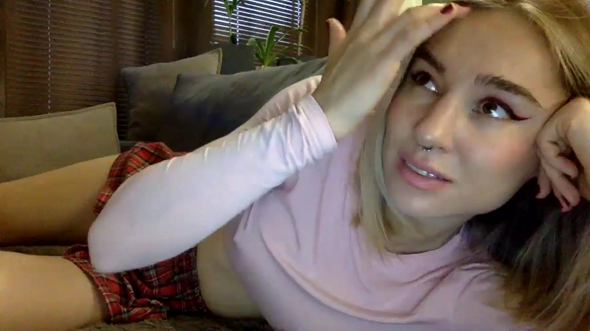 Gallery image thumbnail from EgoisticKitty's myfreecams stream on, 12/19/2023, 11:36 image 9 of 20