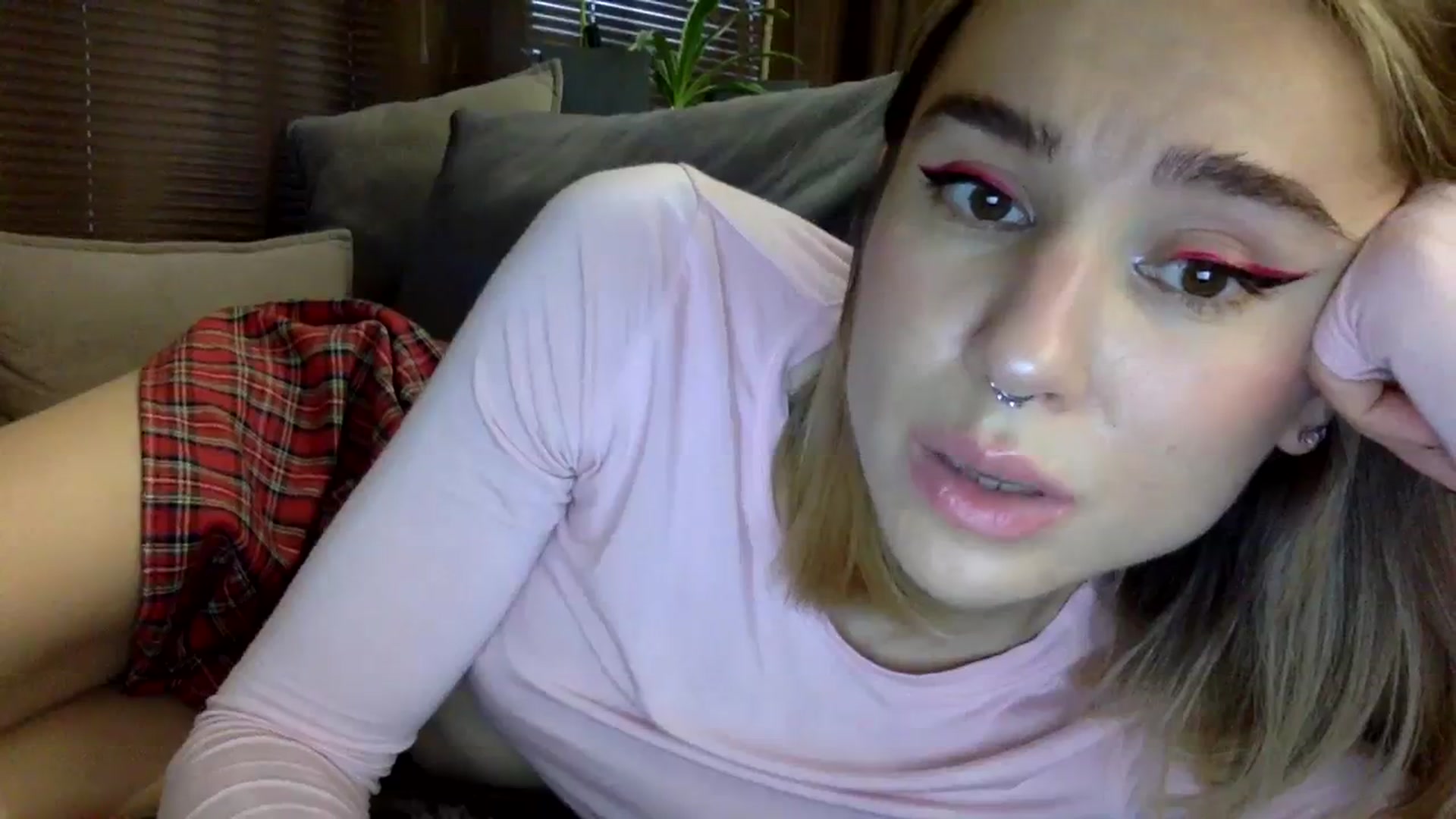 Gallery image thumbnail from EgoisticKitty's myfreecams stream on, 12/19/2023, 13:12 image 3 of 20