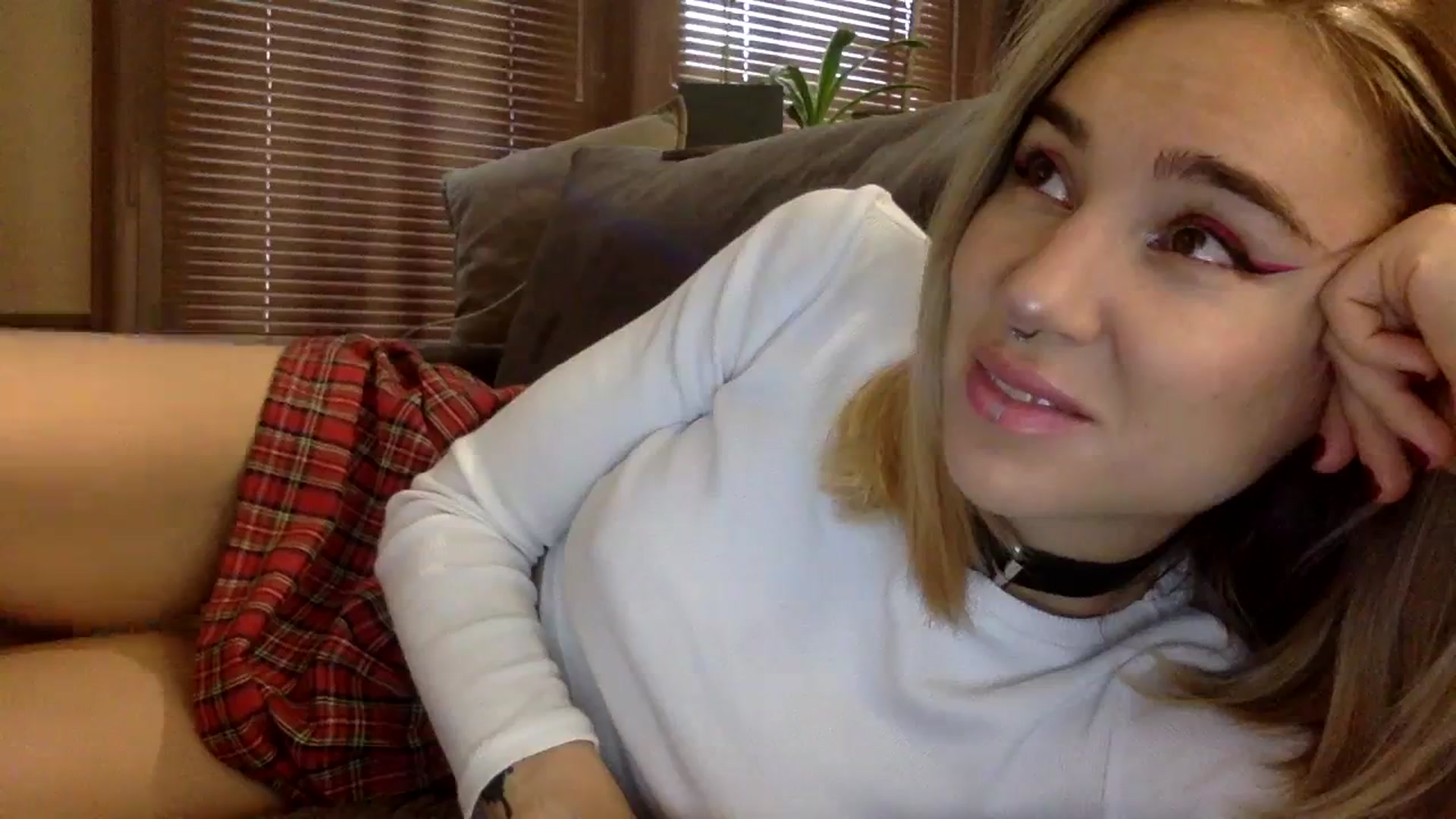 Gallery image thumbnail from EgoisticKitty's myfreecams stream on, 12/21/2023, 09:17 image 12 of 20