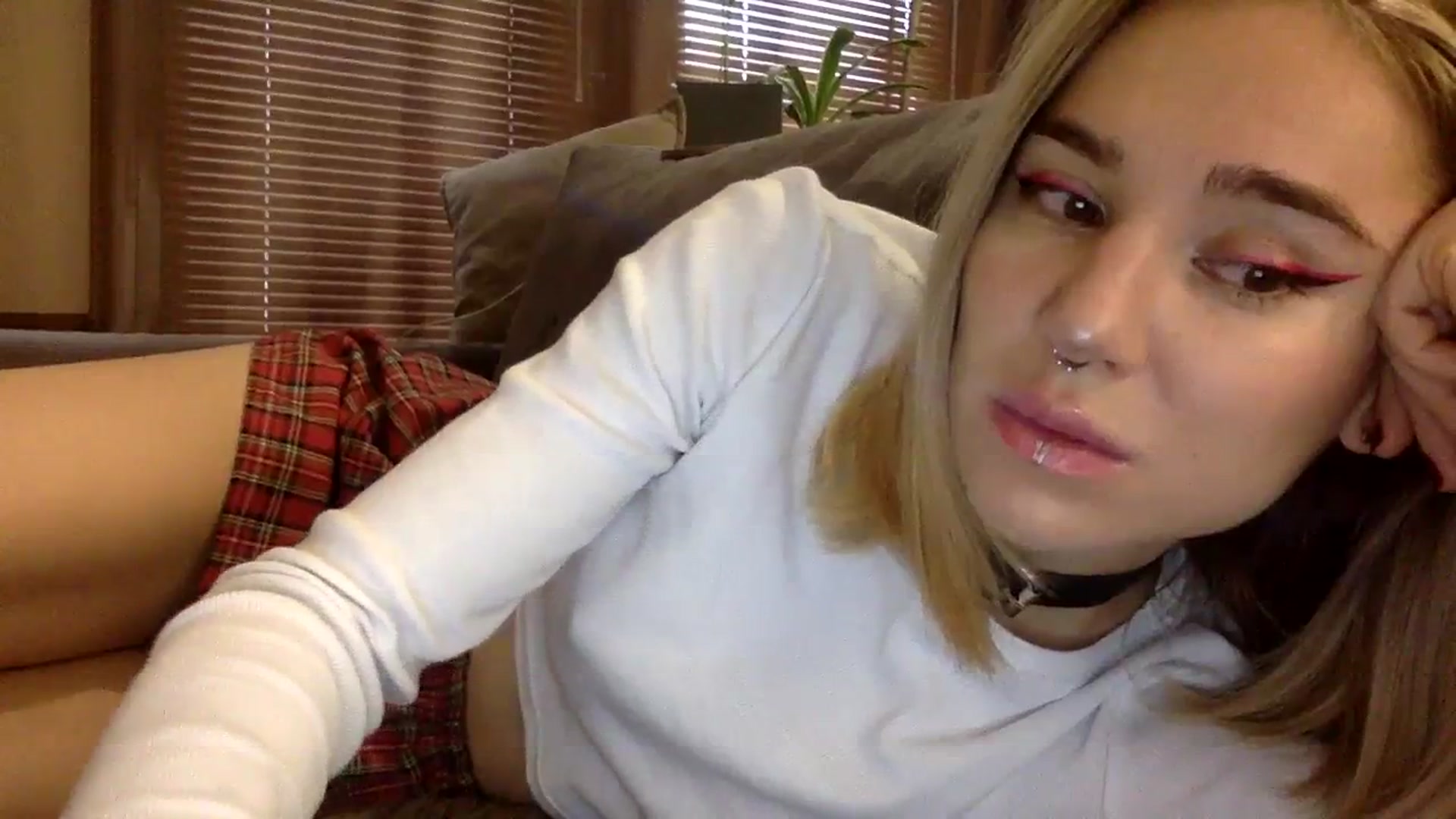 Gallery image thumbnail from EgoisticKitty's myfreecams stream on, 12/21/2023, 09:17 image 15 of 20