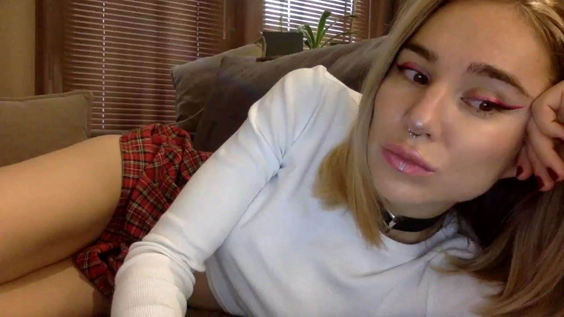Gallery image thumbnail from EgoisticKitty's myfreecams stream on, 12/21/2023, 09:17 image 10 of 20