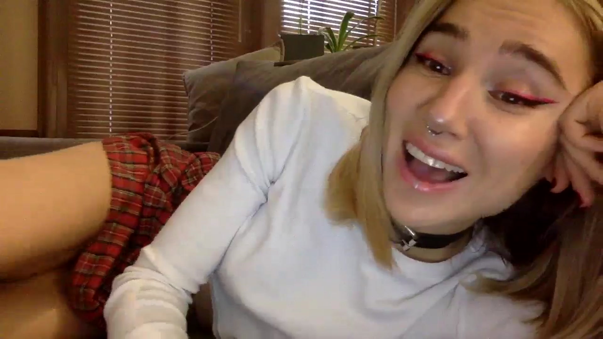 Gallery image thumbnail from EgoisticKitty's myfreecams stream on, 12/21/2023, 09:17 image 13 of 20