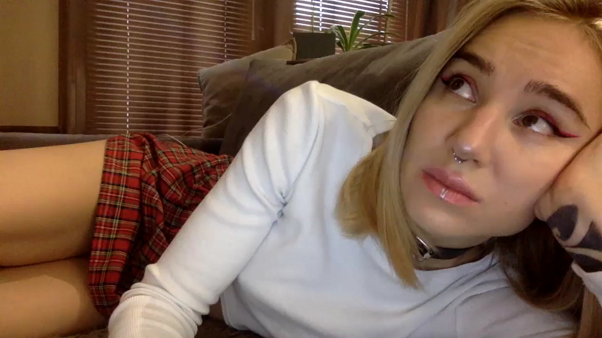 Gallery image thumbnail from EgoisticKitty's myfreecams stream on, 12/21/2023, 09:17 image 16 of 20