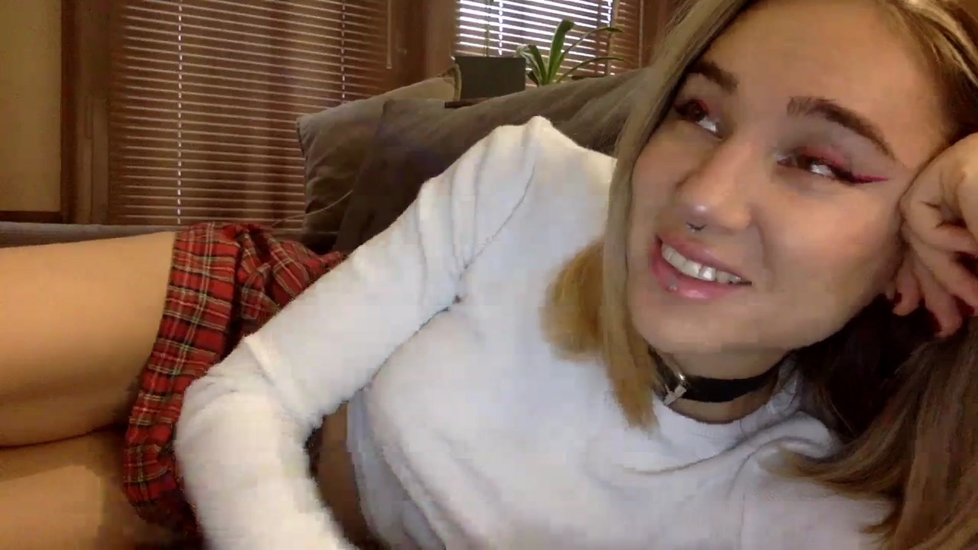 Gallery image thumbnail from EgoisticKitty's myfreecams stream on, 12/21/2023, 09:17 image 14 of 20