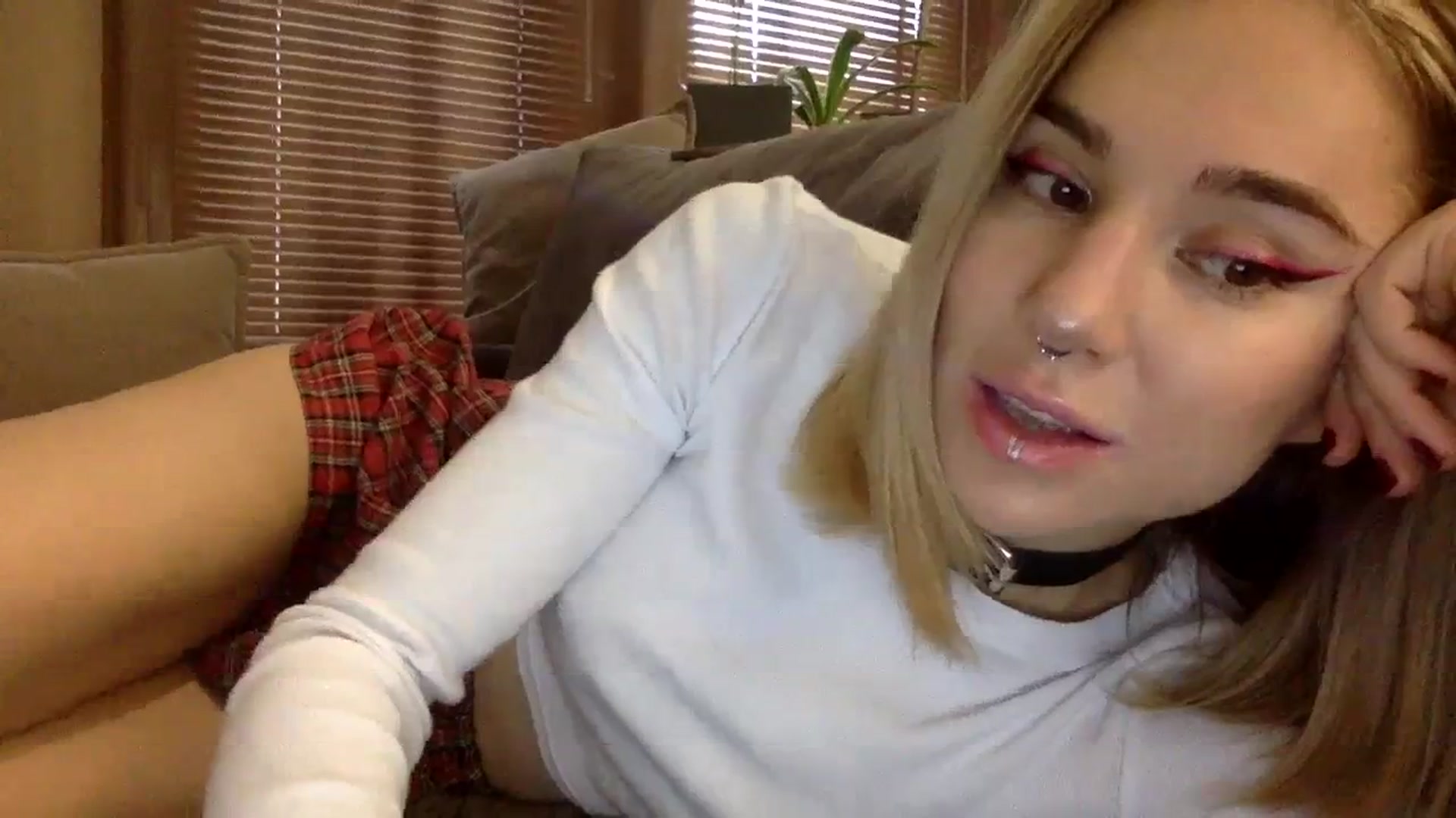 Gallery image thumbnail from EgoisticKitty's myfreecams stream on, 12/21/2023, 09:17 image 8 of 20