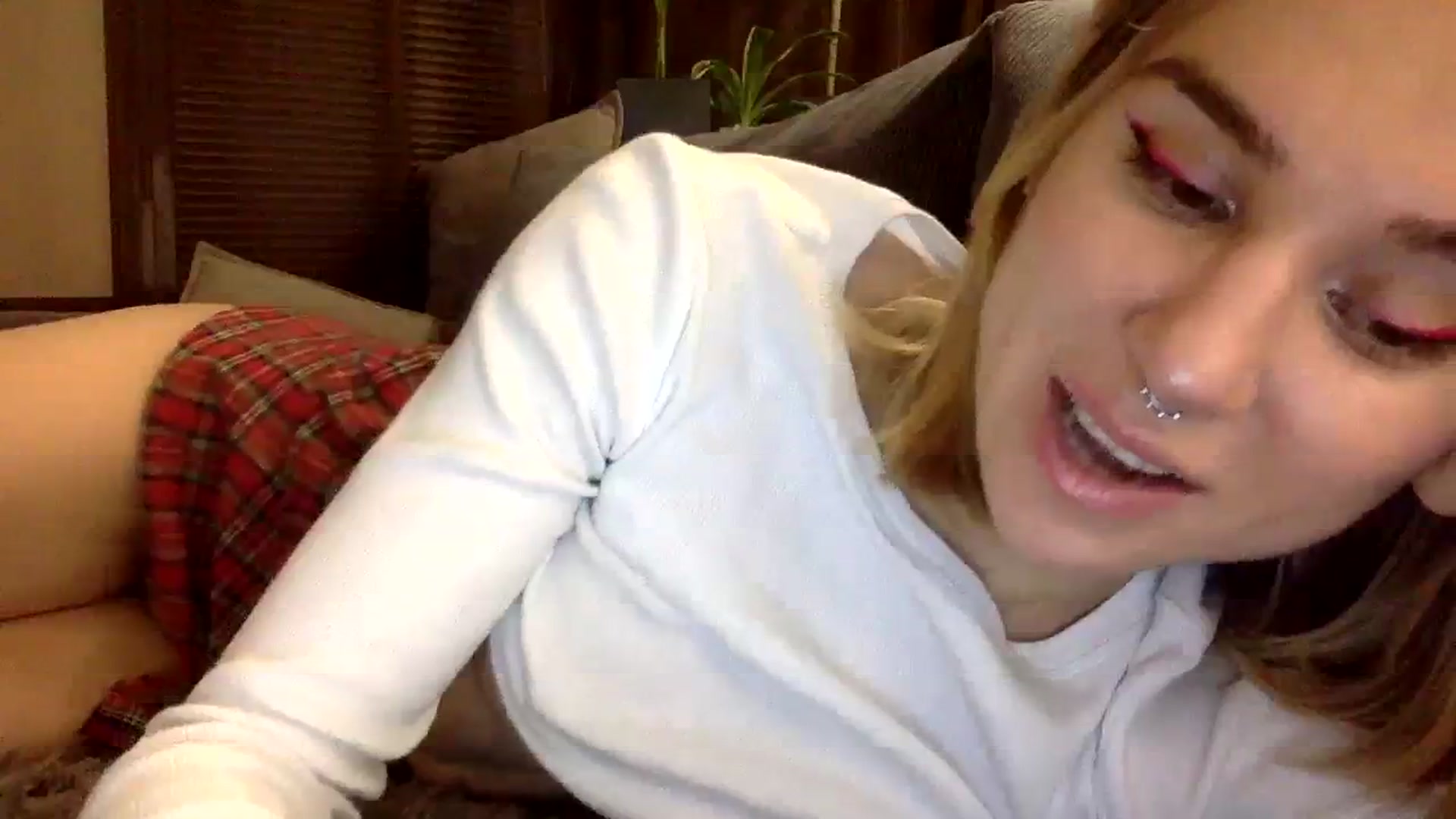 Gallery image thumbnail from EgoisticKitty's myfreecams stream on, 12/21/2023, 17:02 image 11 of 20