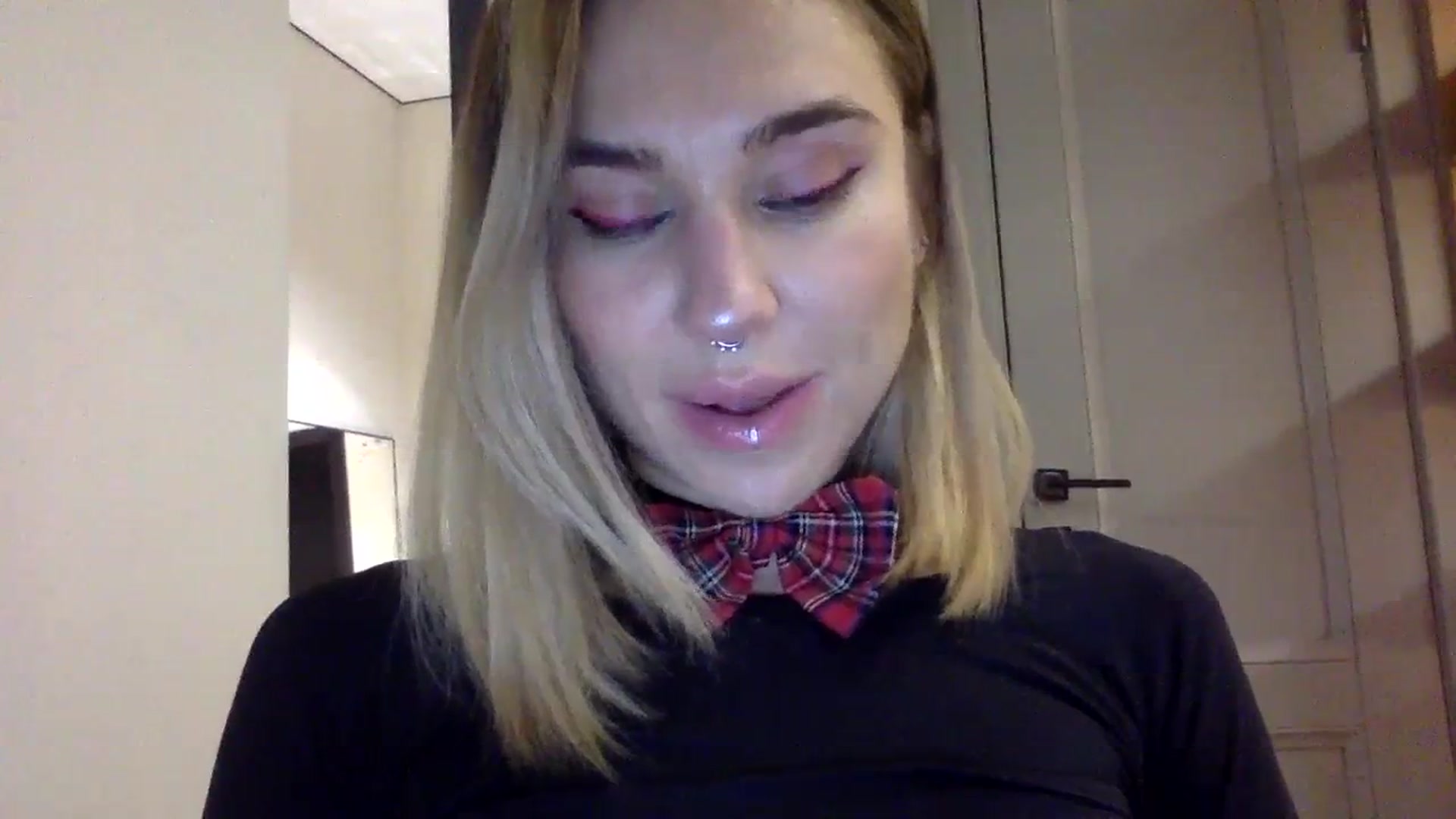 Gallery image thumbnail from EgoisticKitty's myfreecams stream on, 12/24/2023, 08:55 image 13 of 20