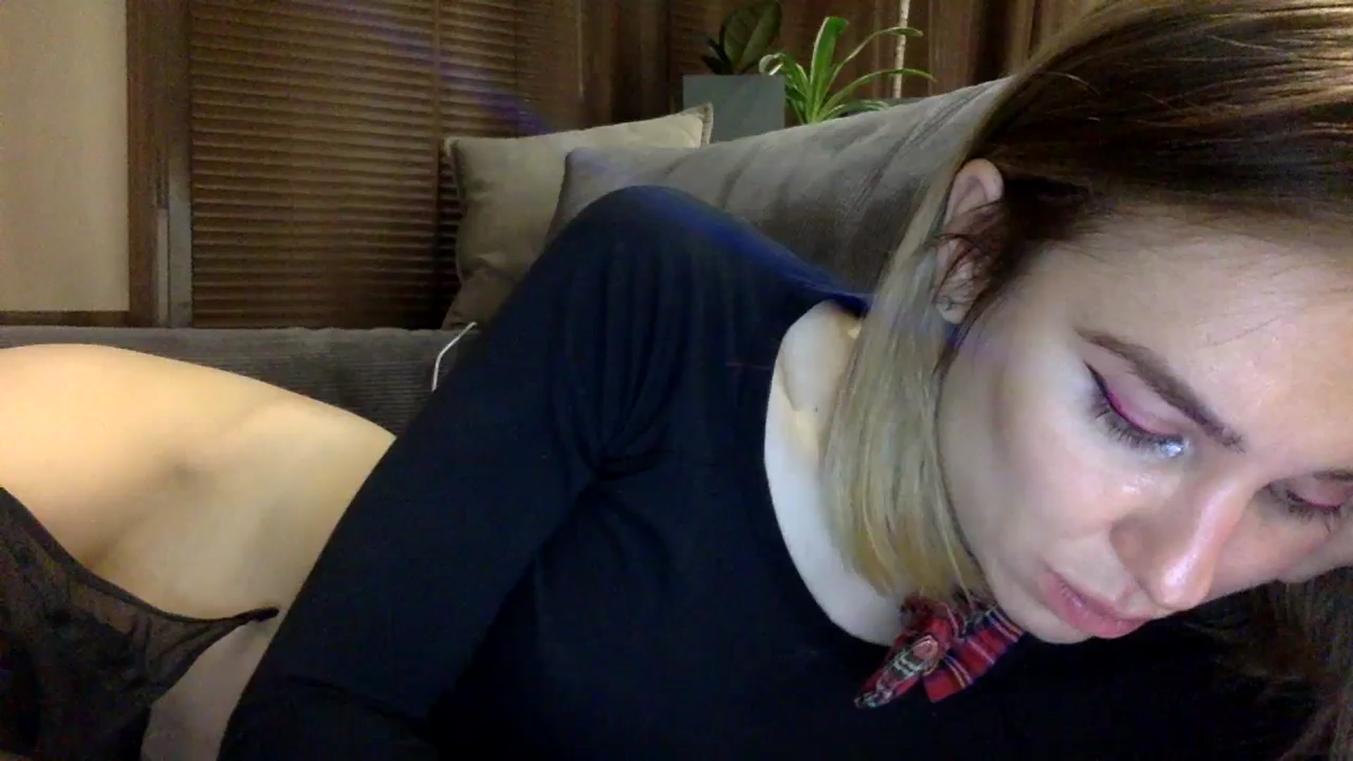 Gallery image thumbnail from EgoisticKitty's myfreecams stream on, 12/24/2023, 14:27 image 20 of 20