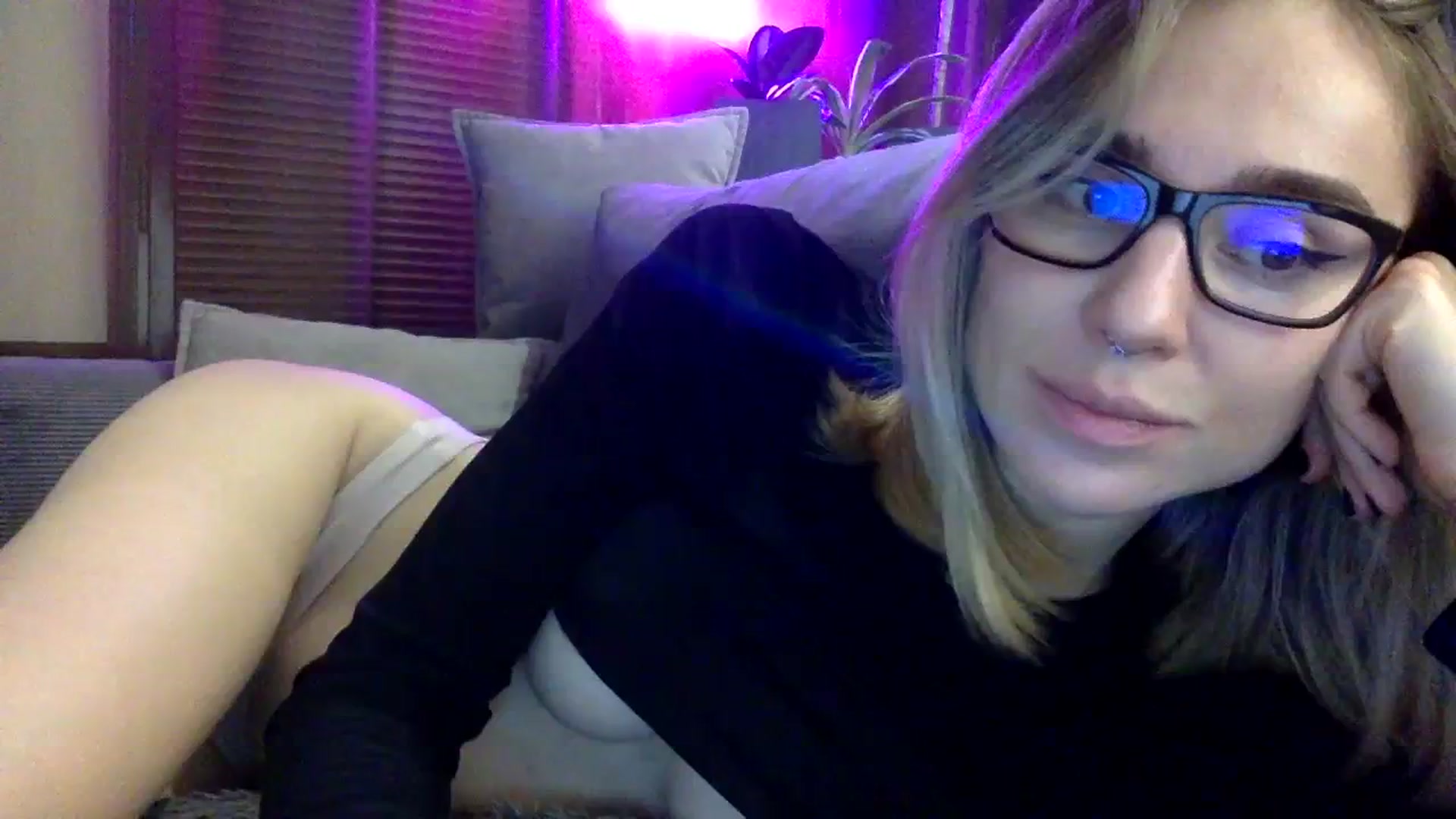 Gallery image thumbnail from EgoisticKitty's myfreecams stream on, 12/26/2023, 23:02 image 11 of 20
