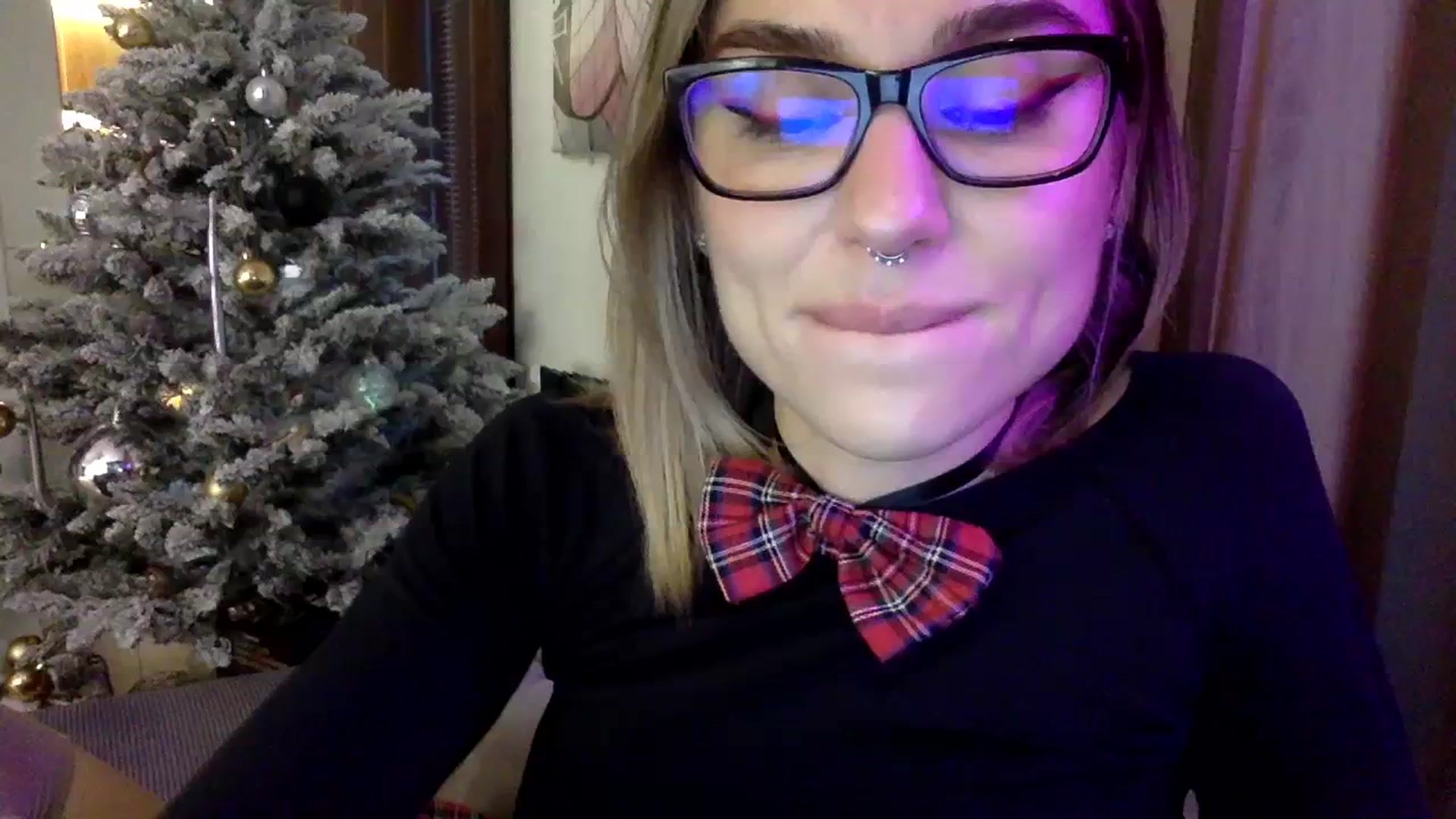 Gallery image thumbnail from EgoisticKitty's myfreecams stream on, 12/27/2023, 09:02 image 7 of 20