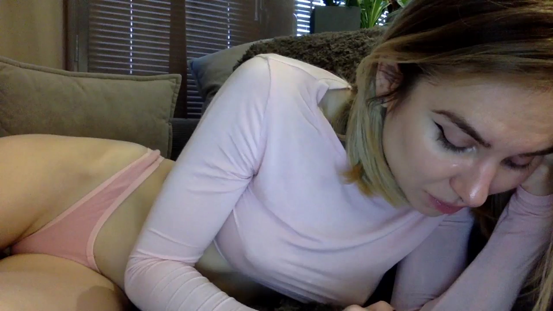 Gallery image thumbnail from EgoisticKitty's myfreecams stream on, 01/02/2024, 10:26 image 16 of 20