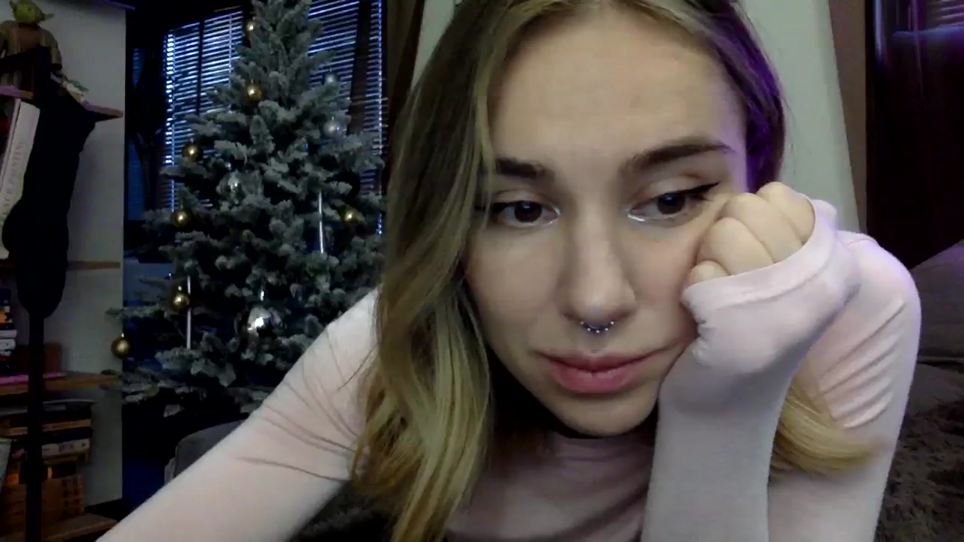 Gallery image thumbnail from EgoisticKitty's myfreecams stream on, 01/08/2024, 09:16 image 19 of 20