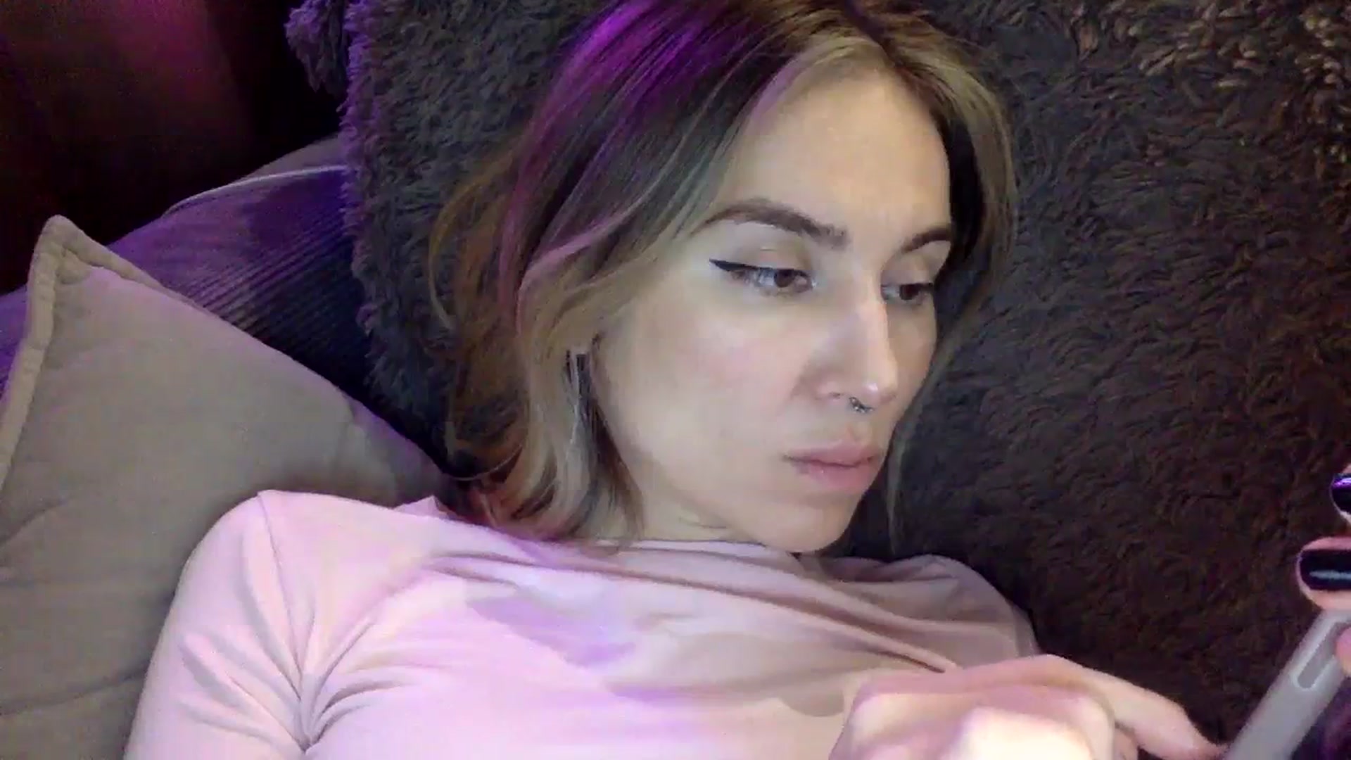Gallery image thumbnail from EgoisticKitty's myfreecams stream on, 01/08/2024, 10:29 image 2 of 20