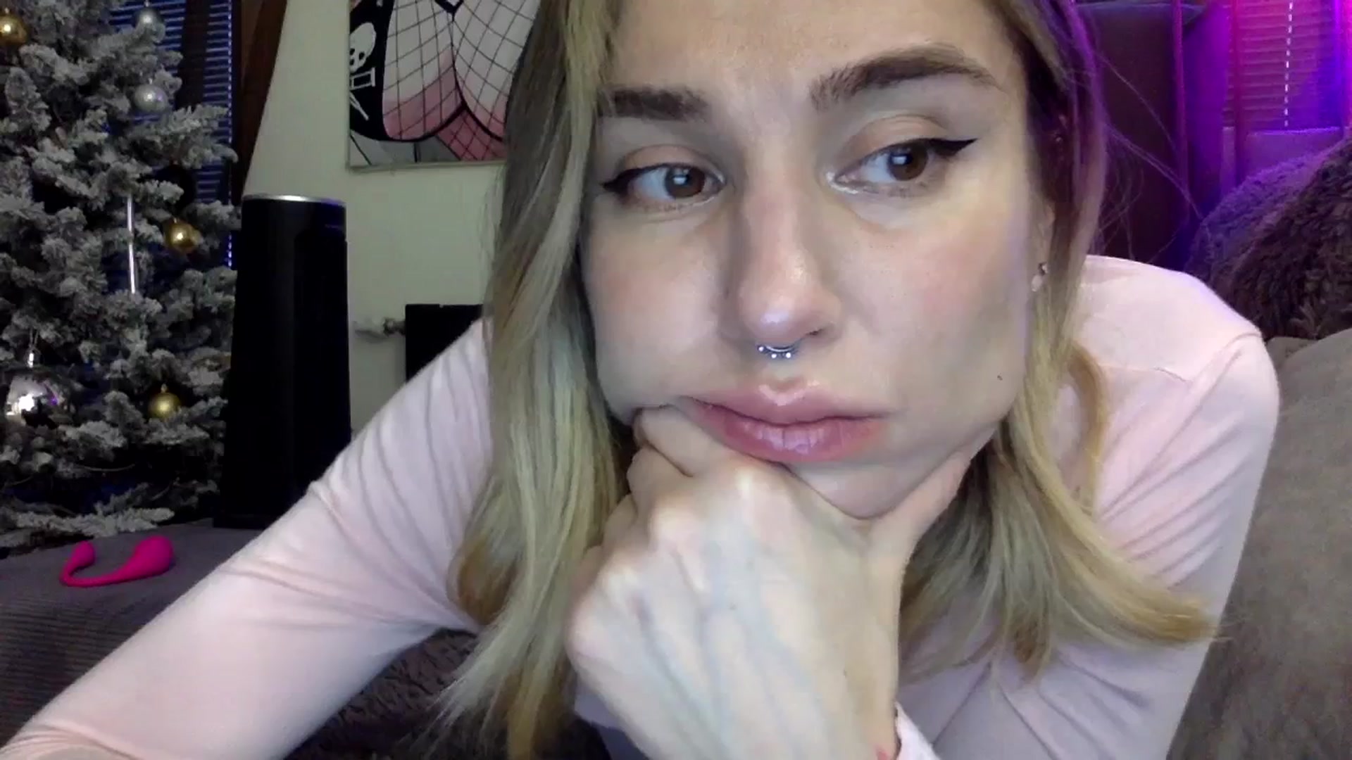 Gallery image thumbnail from EgoisticKitty's myfreecams stream on, 01/08/2024, 11:50 image 3 of 20