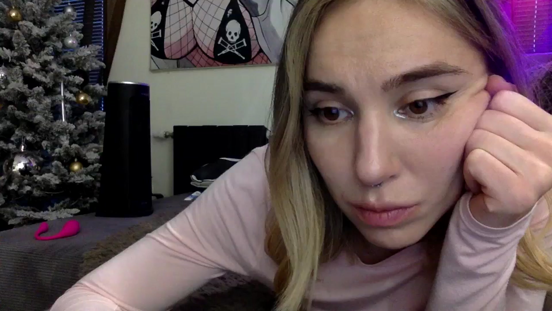 Gallery image thumbnail from EgoisticKitty's myfreecams stream on, 01/08/2024, 11:50 image 11 of 20