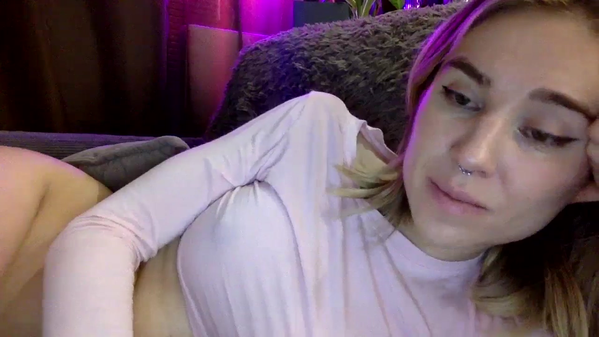 Gallery image thumbnail from EgoisticKitty's myfreecams stream on, 01/08/2024, 15:12 image 12 of 20