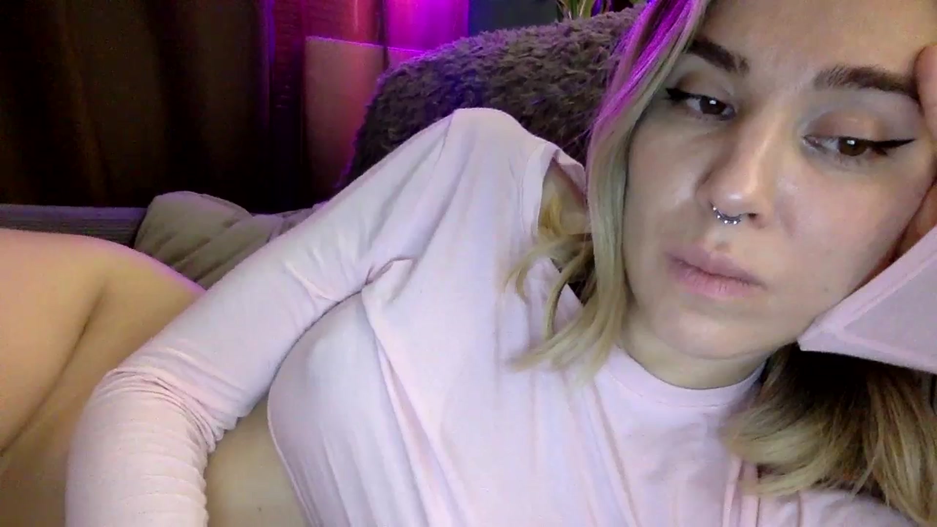 Gallery image thumbnail from EgoisticKitty's myfreecams stream on, 01/08/2024, 15:12 image 8 of 20