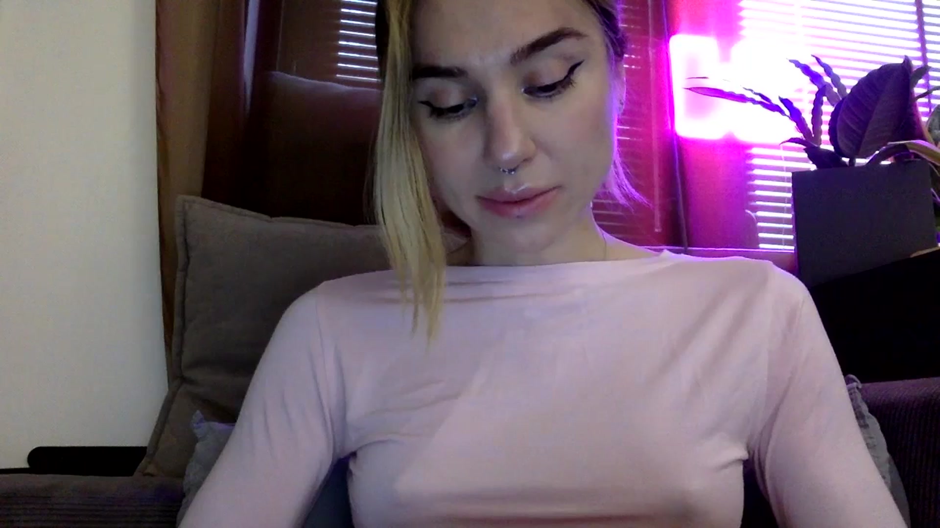 Gallery image thumbnail from EgoisticKitty's myfreecams stream on, 01/09/2024, 12:08 image 10 of 20