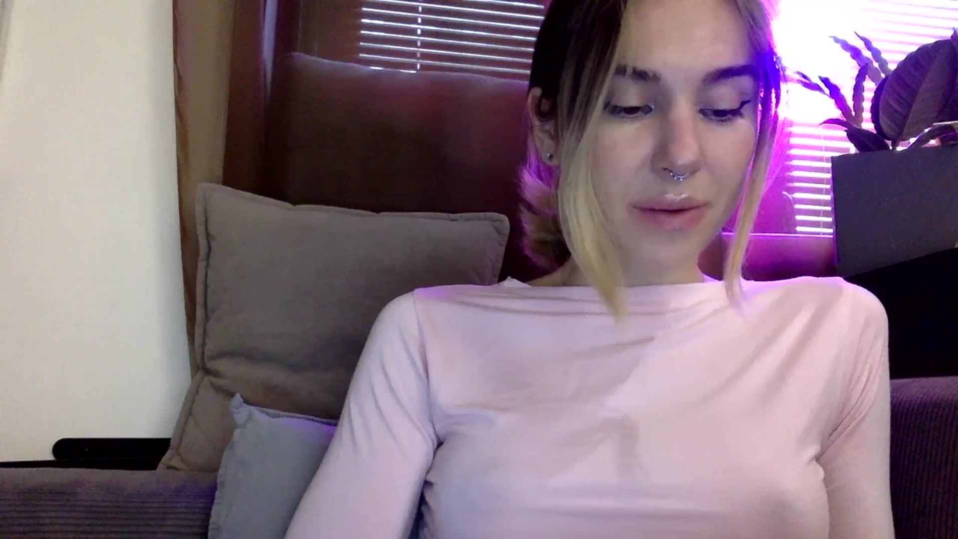 Gallery image thumbnail from EgoisticKitty's myfreecams stream on, 01/09/2024, 12:08 image 14 of 20