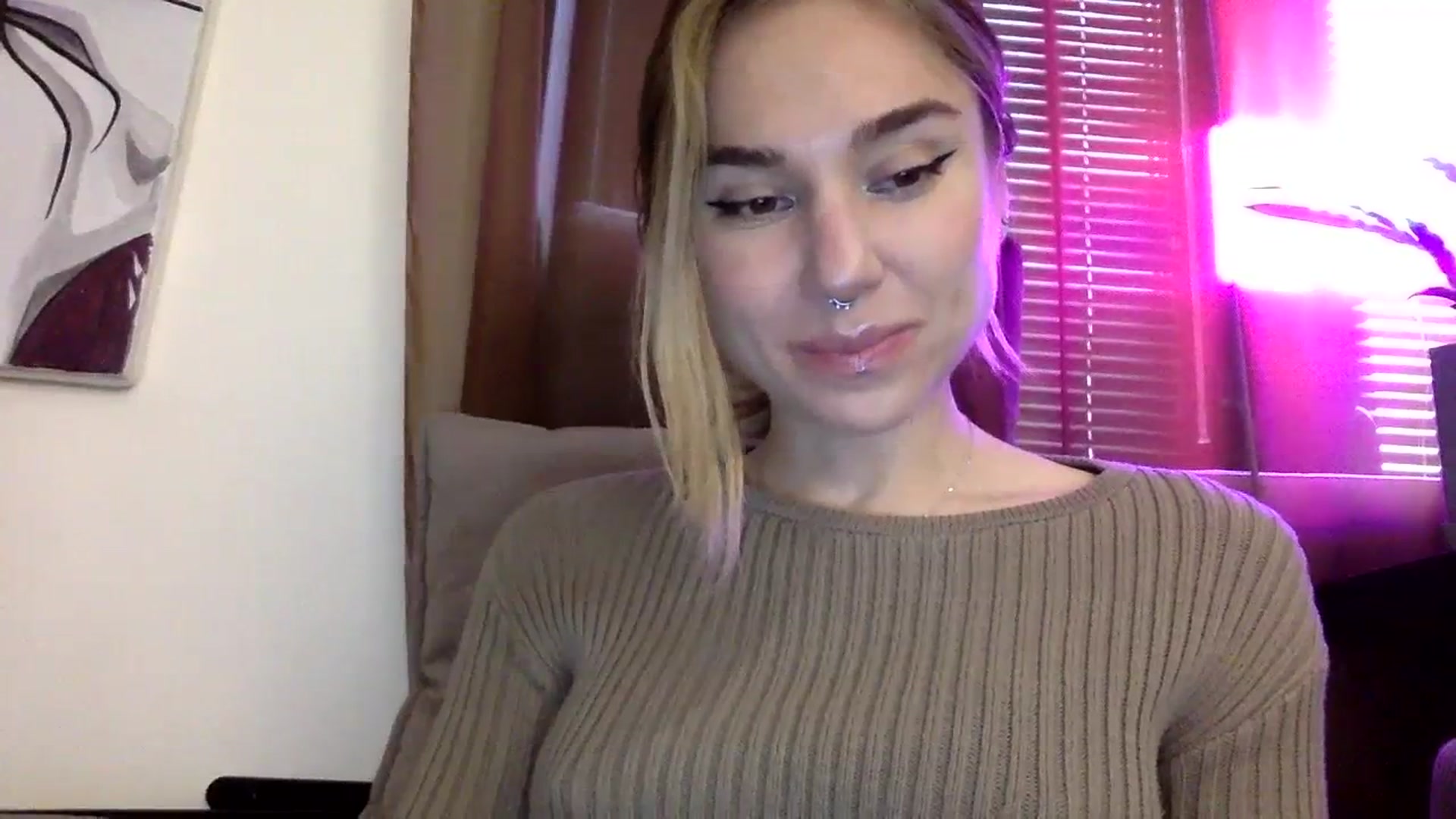 Gallery image thumbnail from EgoisticKitty's myfreecams stream on, 01/09/2024, 12:08 image 4 of 20