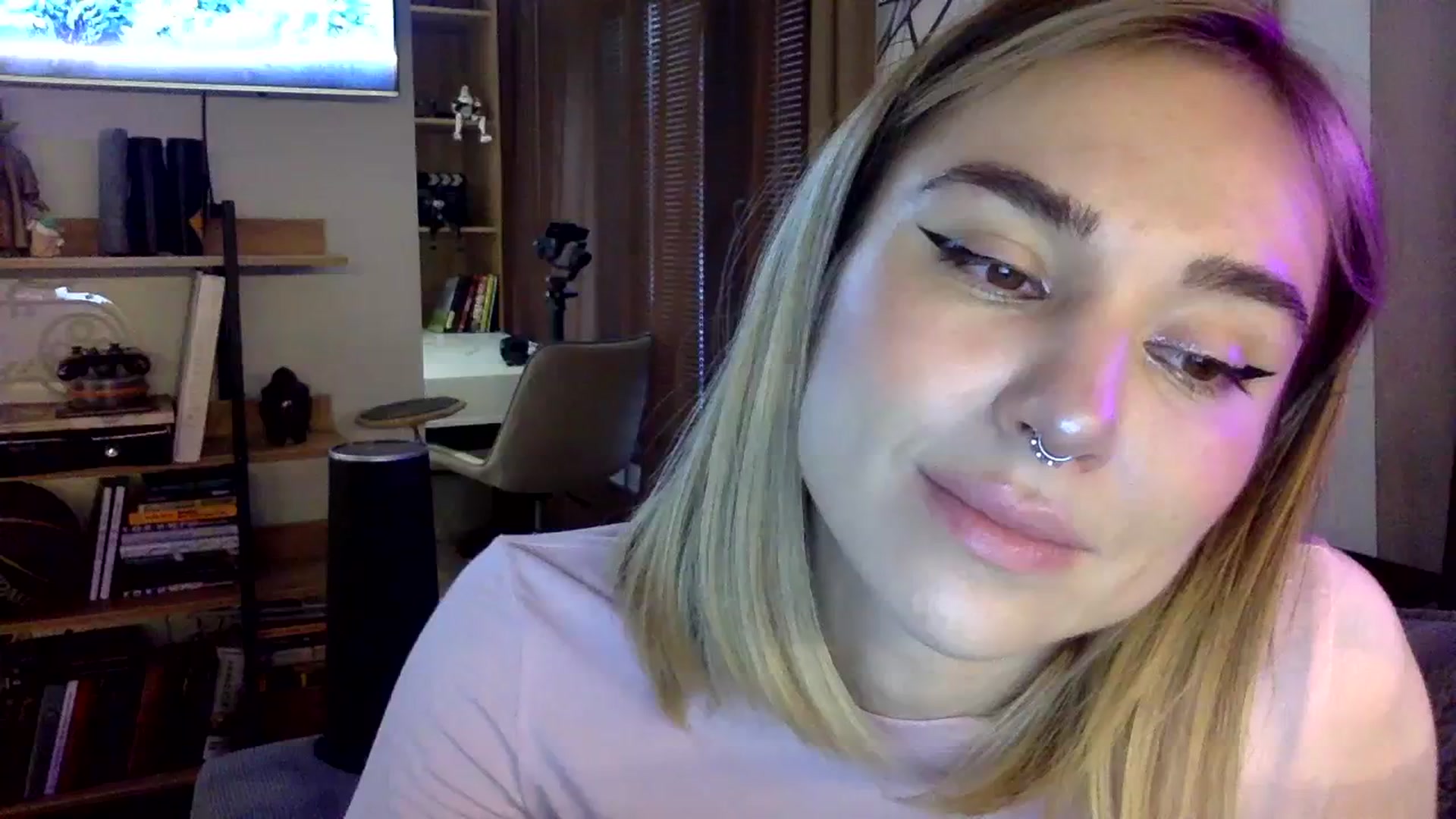 Gallery image thumbnail from EgoisticKitty's myfreecams stream on, 01/19/2024, 07:47 image 15 of 20