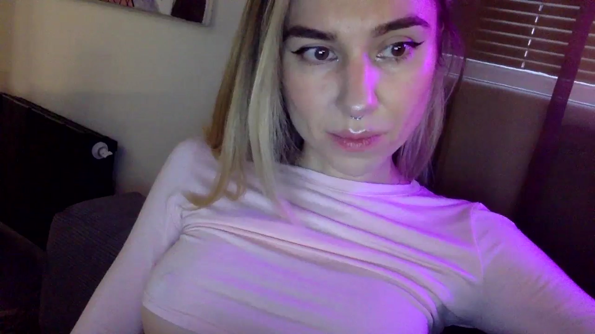 Gallery image thumbnail from EgoisticKitty's myfreecams stream on, 01/23/2024, 08:36 image 15 of 20