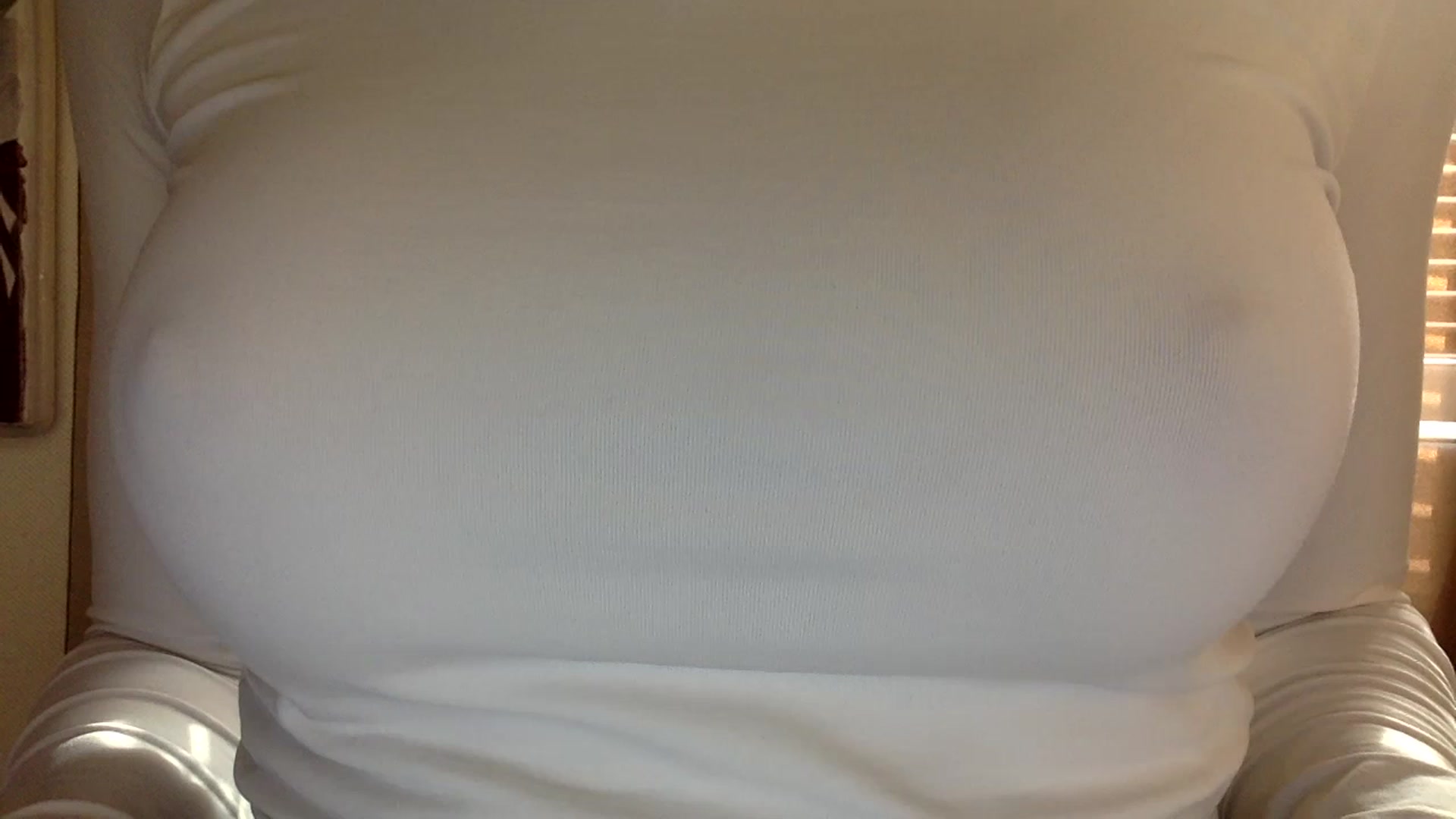 Gallery image thumbnail from EgoisticKitty's myfreecams stream on, 03/12/2024, 07:51 image 15 of 20