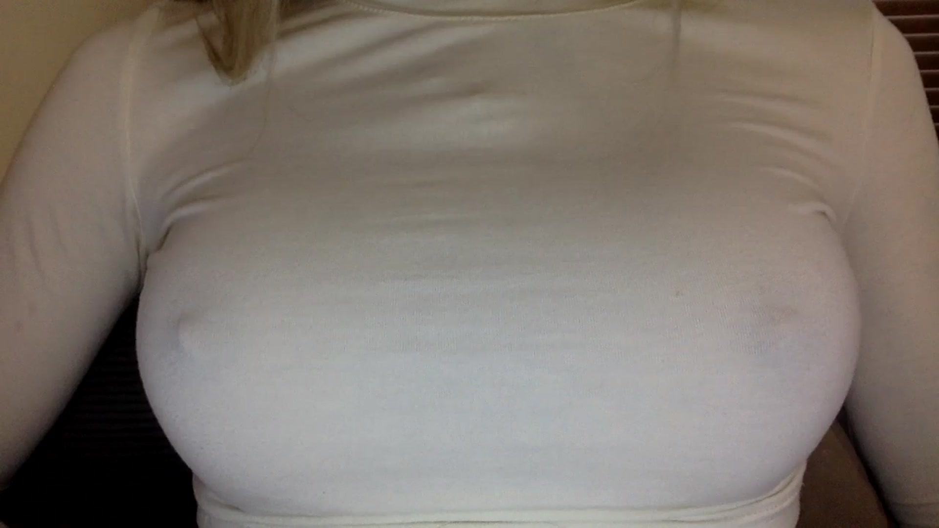 Gallery image thumbnail from EgoisticKitty's myfreecams stream on, 10/06/2024, 11:35 image 5 of 20