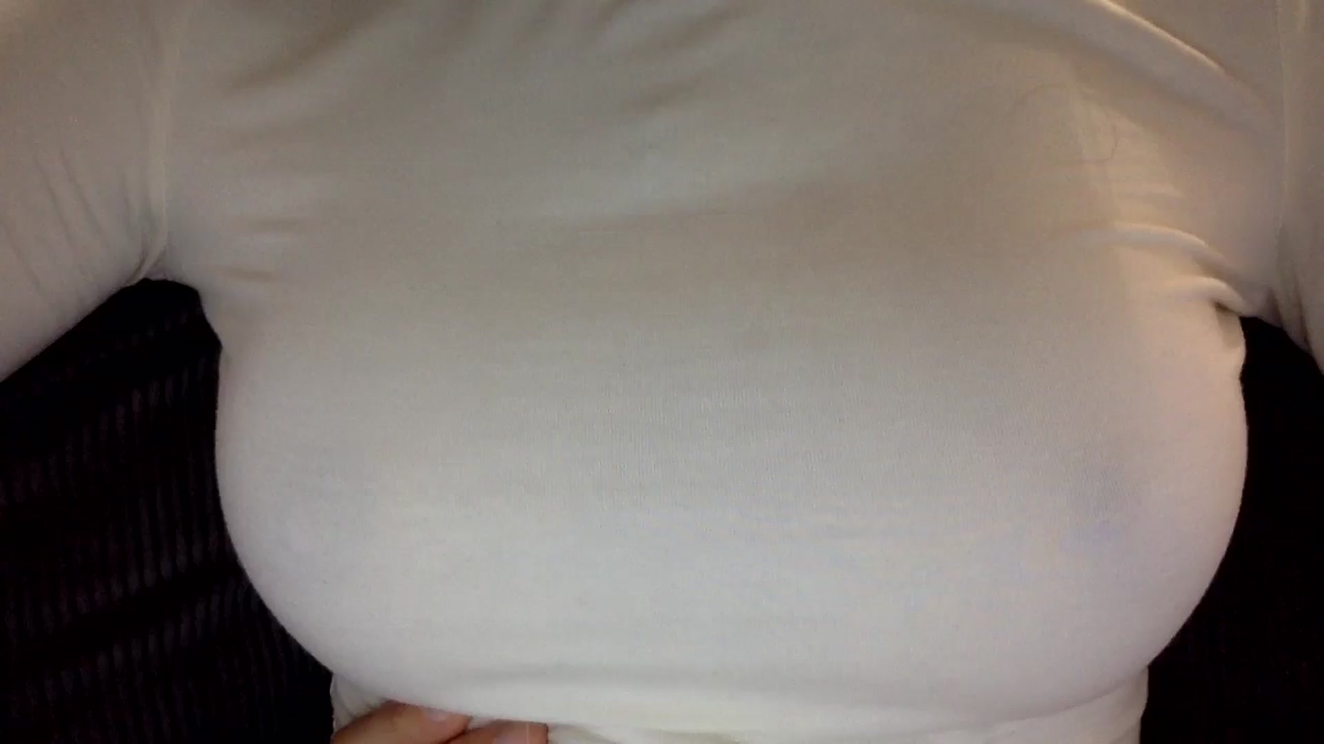 Gallery image thumbnail from EgoisticKitty's myfreecams stream on, 10/19/2024, 12:33 image 12 of 20