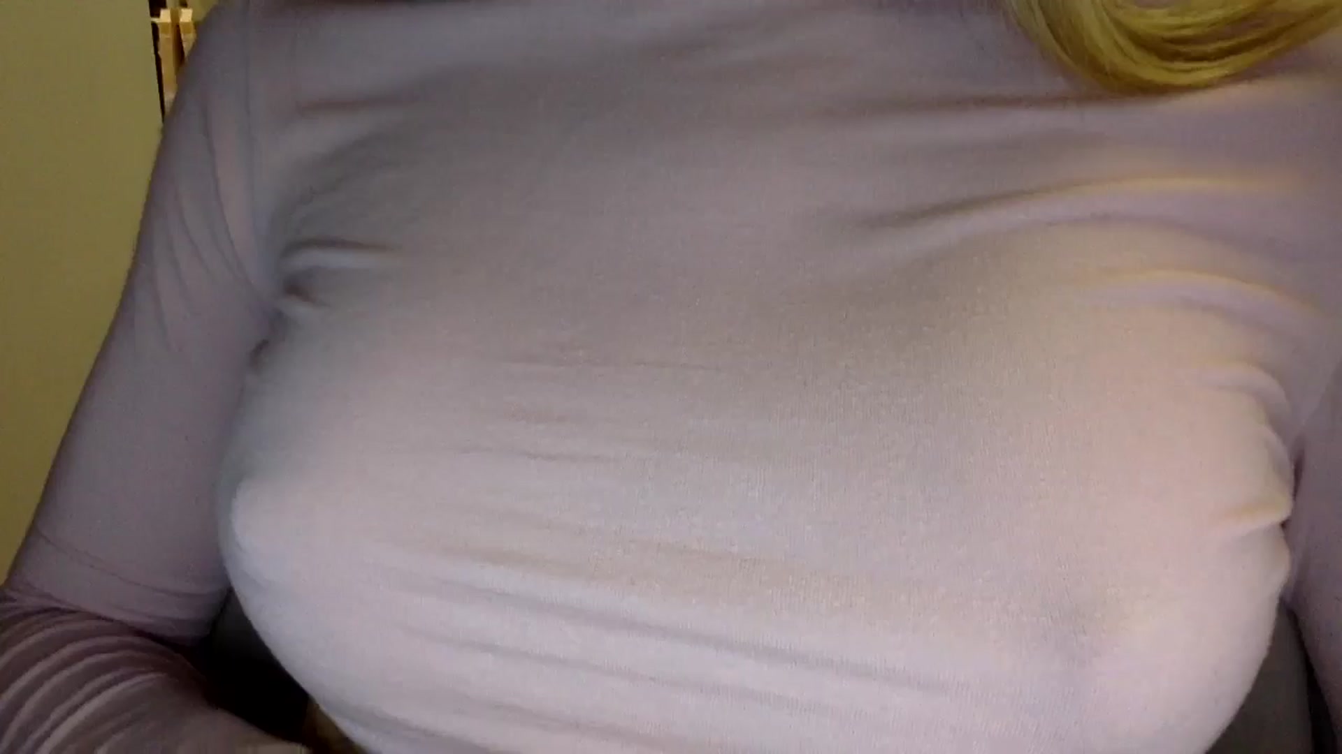 Gallery image thumbnail from EgoisticKitty's myfreecams stream on, 12/21/2024, 10:15 image 17 of 20