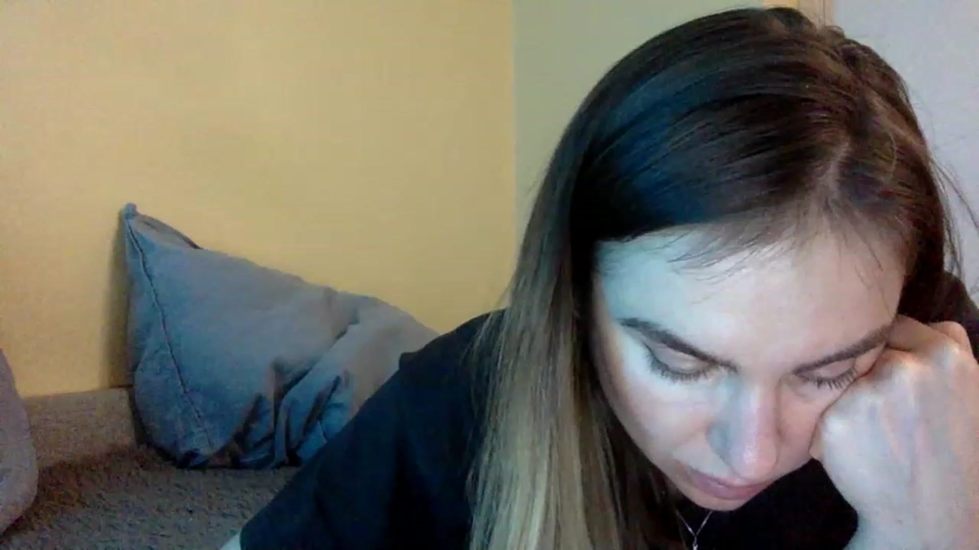 Gallery image thumbnail from EgoisticPuss's myfreecams stream on, 12/28/2022, 20:46 image 17 of 20