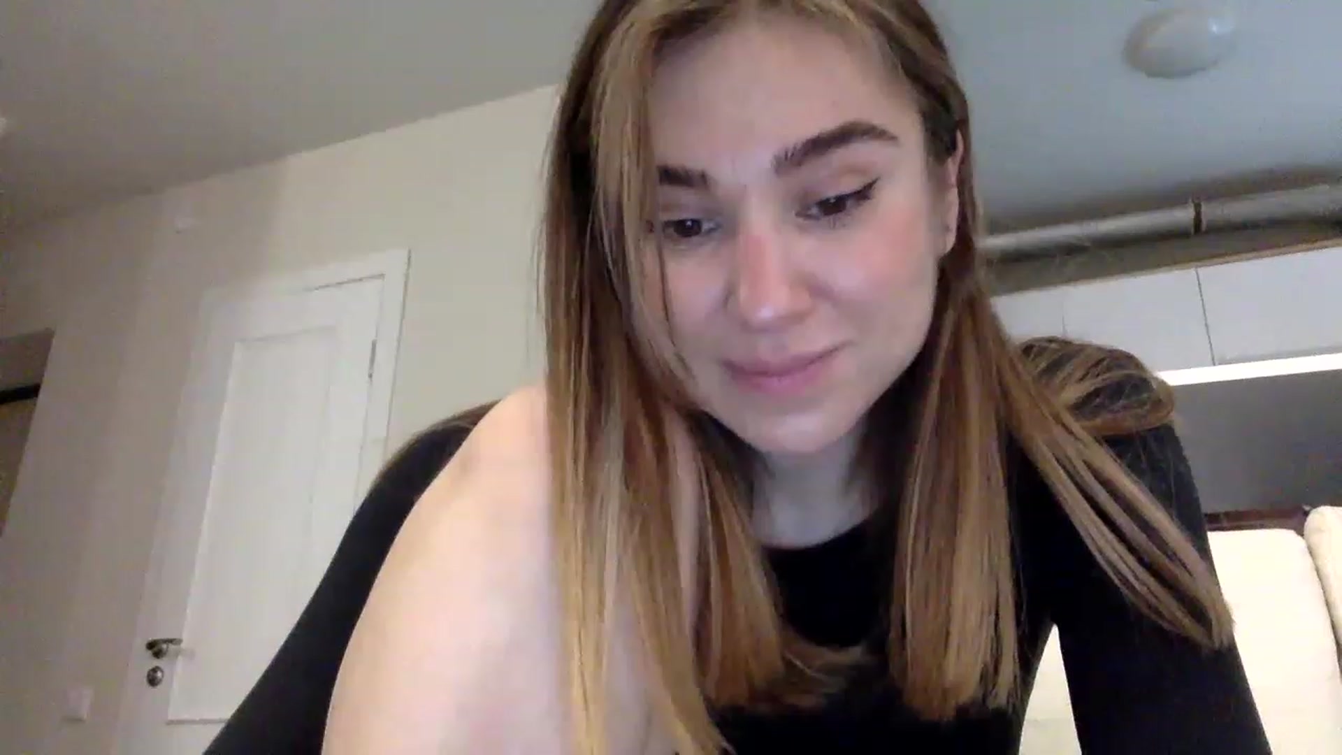 Gallery image thumbnail from EgoisticPuss's myfreecams stream on, 05/05/2023, 14:24 image 6 of 20