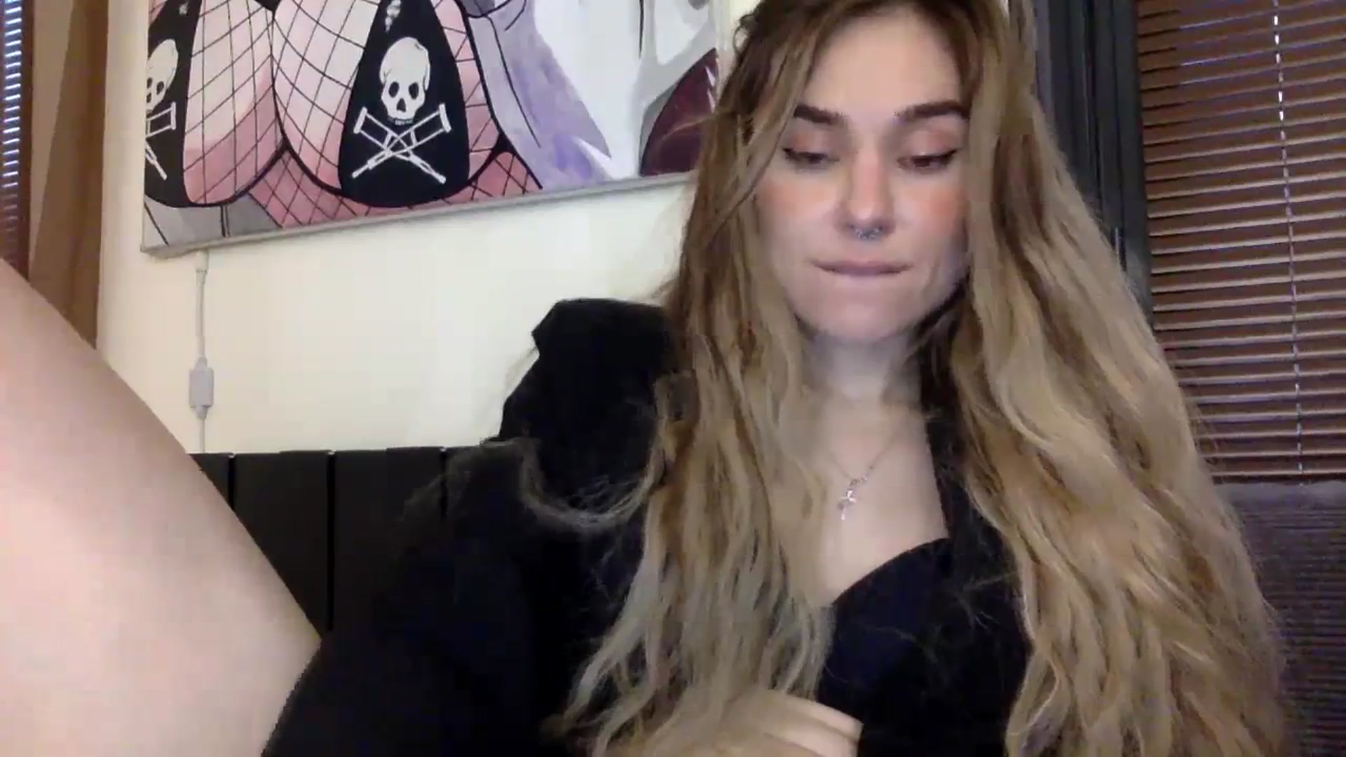 Gallery image thumbnail from EgoisticPuss's myfreecams stream on, 09/13/2023, 15:43 image 18 of 20