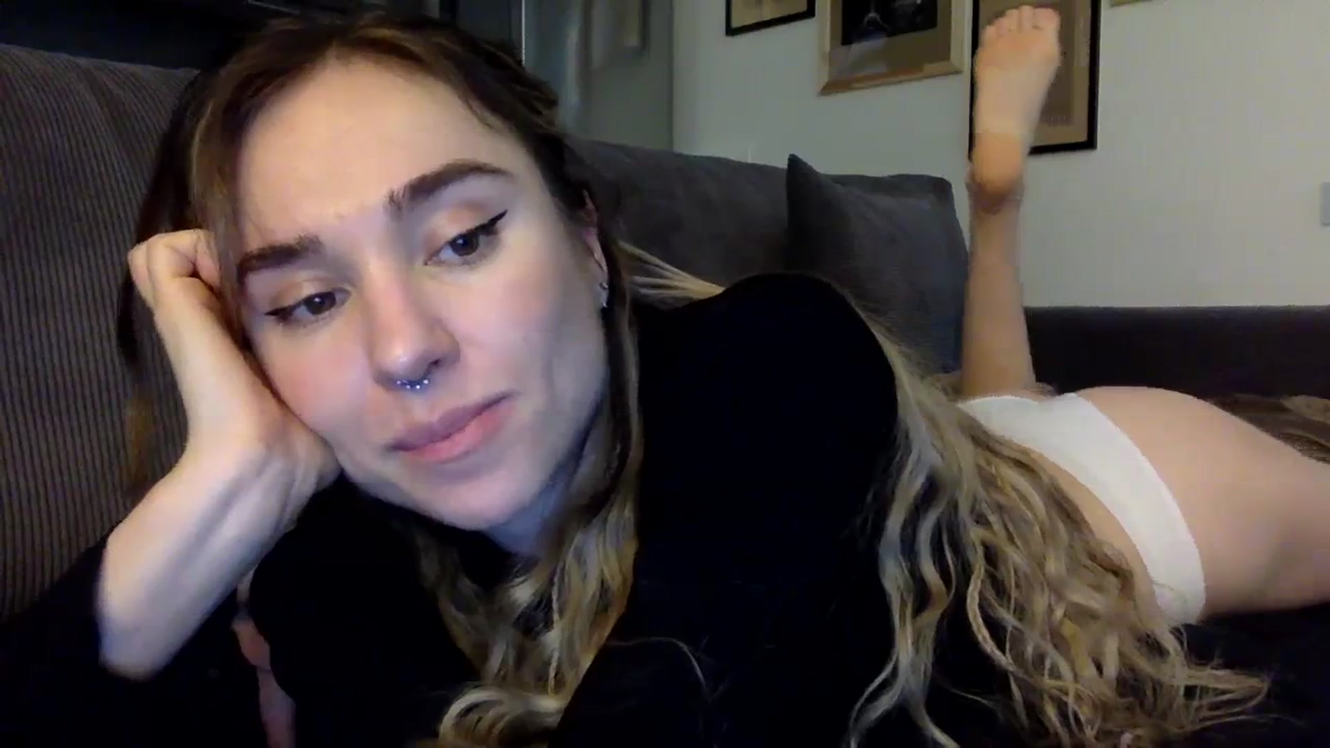 Gallery image thumbnail from EgoisticPuss's myfreecams stream on, 10/03/2023, 14:39 image 13 of 20