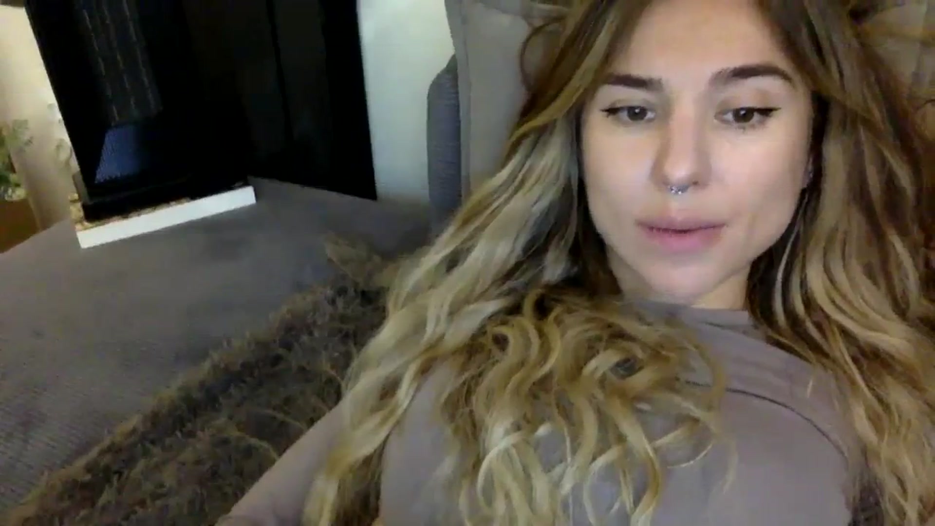 Gallery image thumbnail from EgoisticPuss's myfreecams stream on, 10/28/2023, 10:28 image 14 of 20