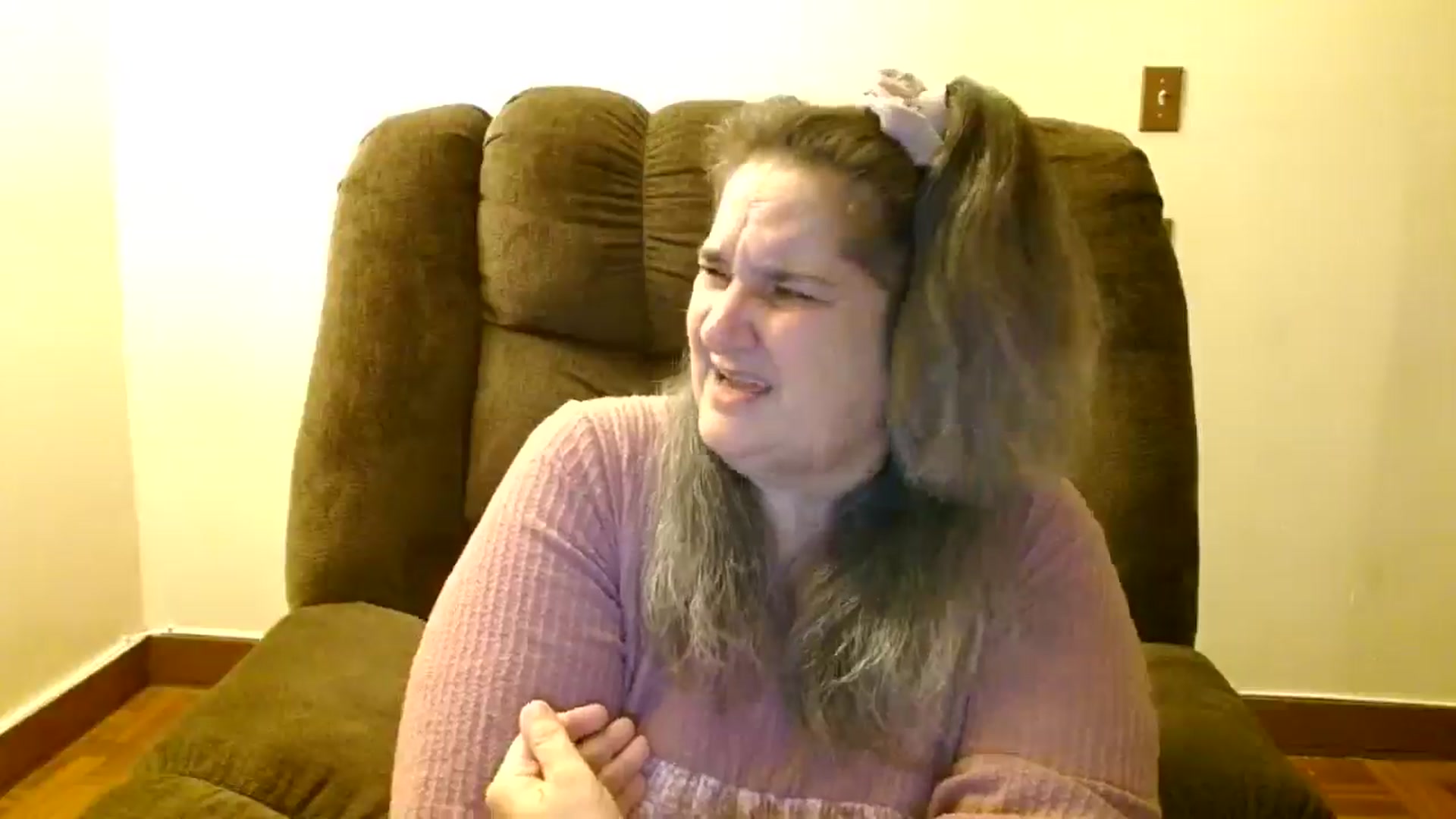 Gallery image thumbnail from EgyptBeauty's myfreecams stream on, 12/20/2024, 04:04 image 15 of 20