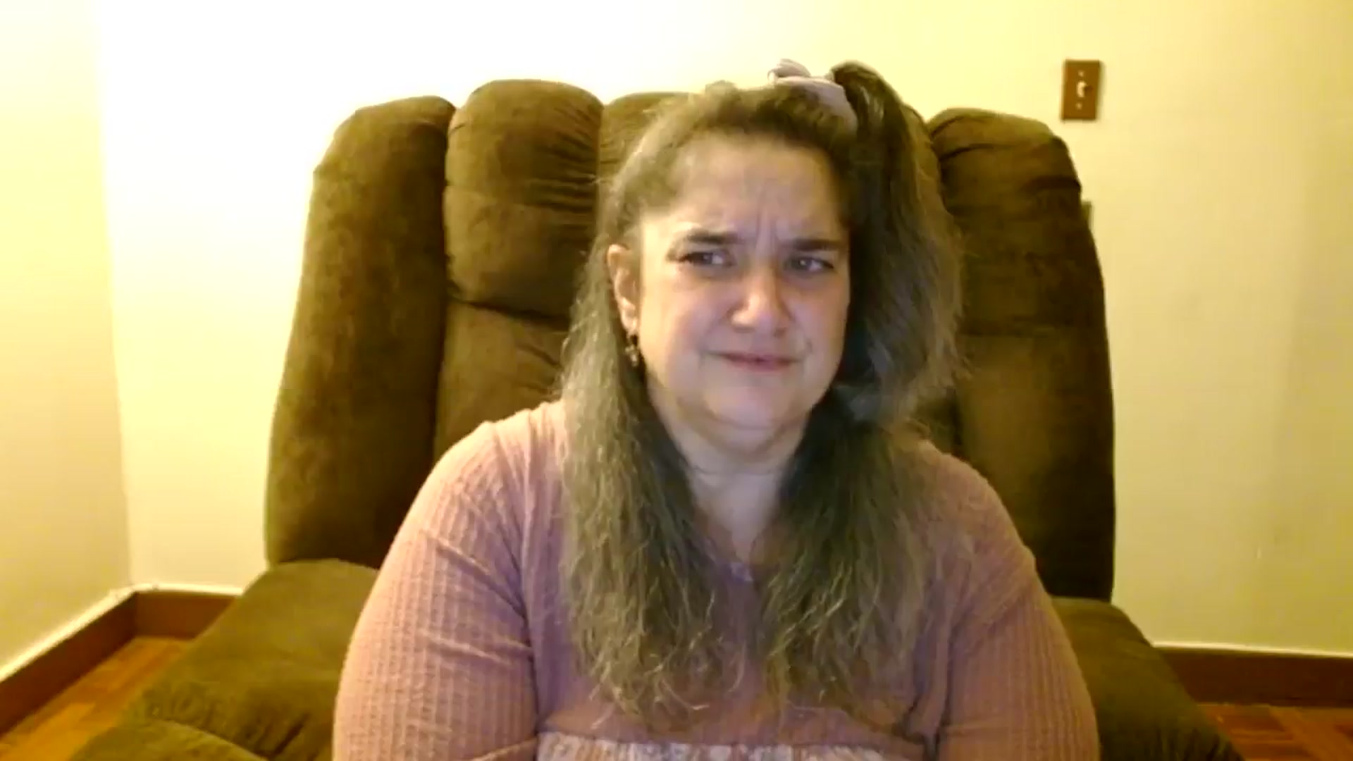 Gallery image thumbnail from EgyptBeauty's myfreecams stream on, 12/20/2024, 04:04 image 13 of 20