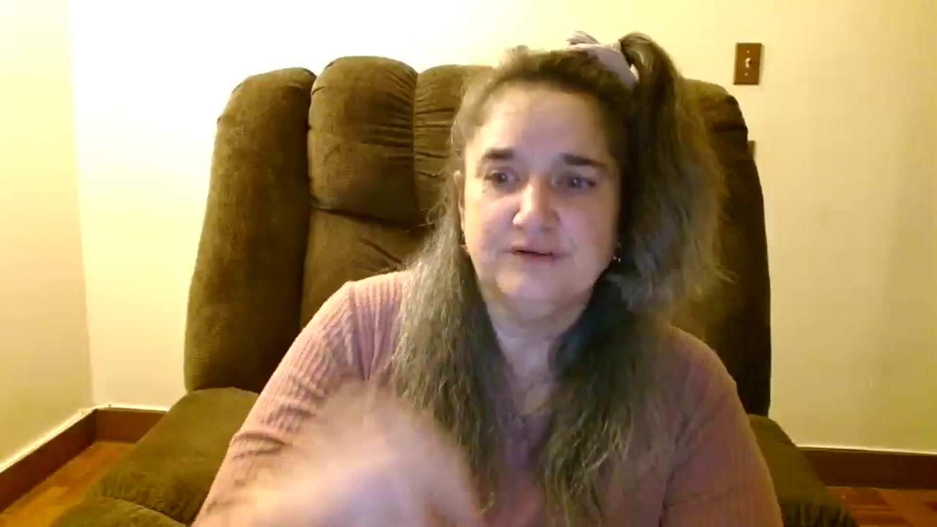 Gallery image thumbnail from EgyptBeauty's myfreecams stream on, 12/20/2024, 04:04 image 17 of 20