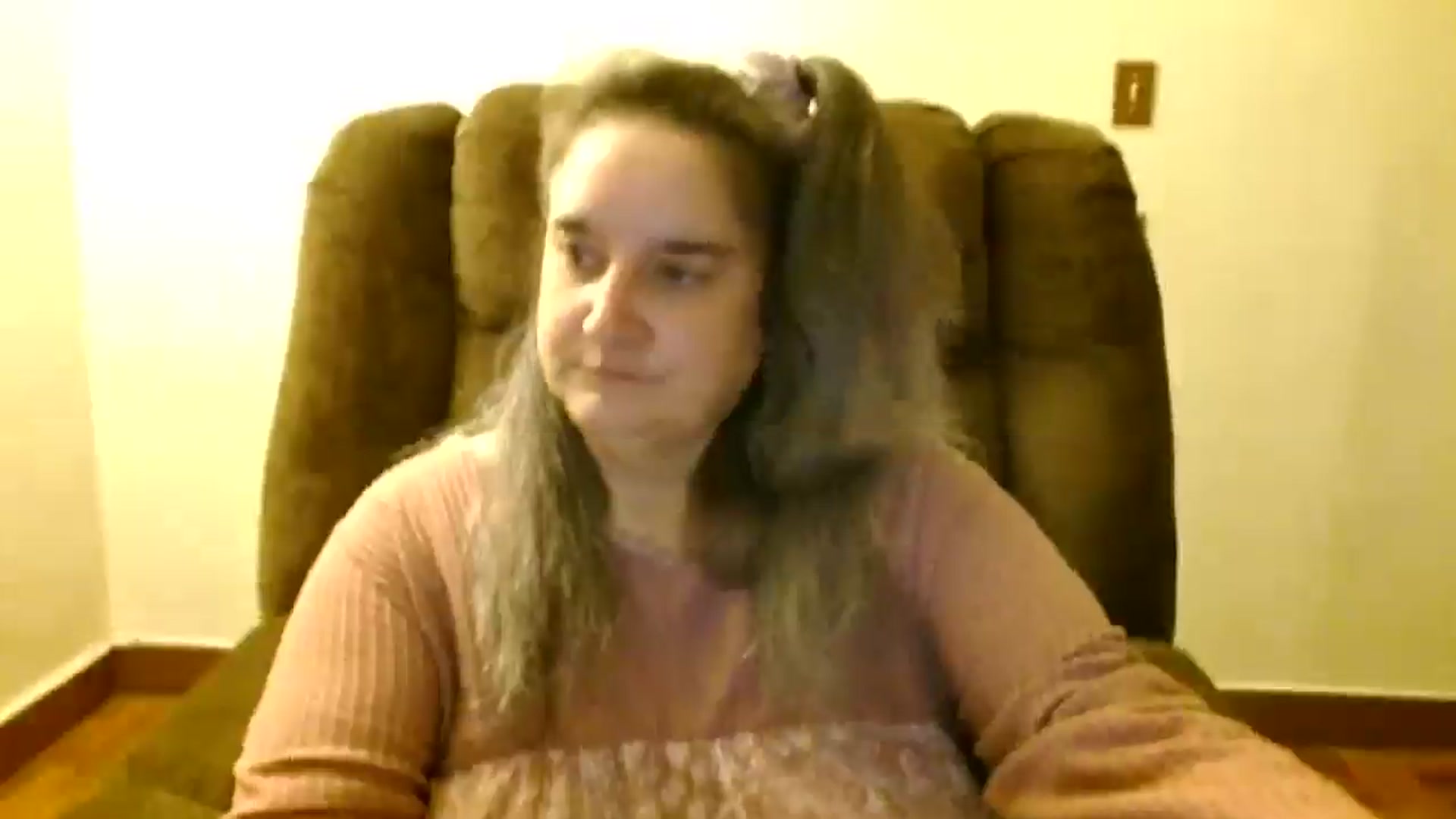 Gallery image thumbnail from EgyptBeauty's myfreecams stream on, 12/20/2024, 04:04 image 8 of 20