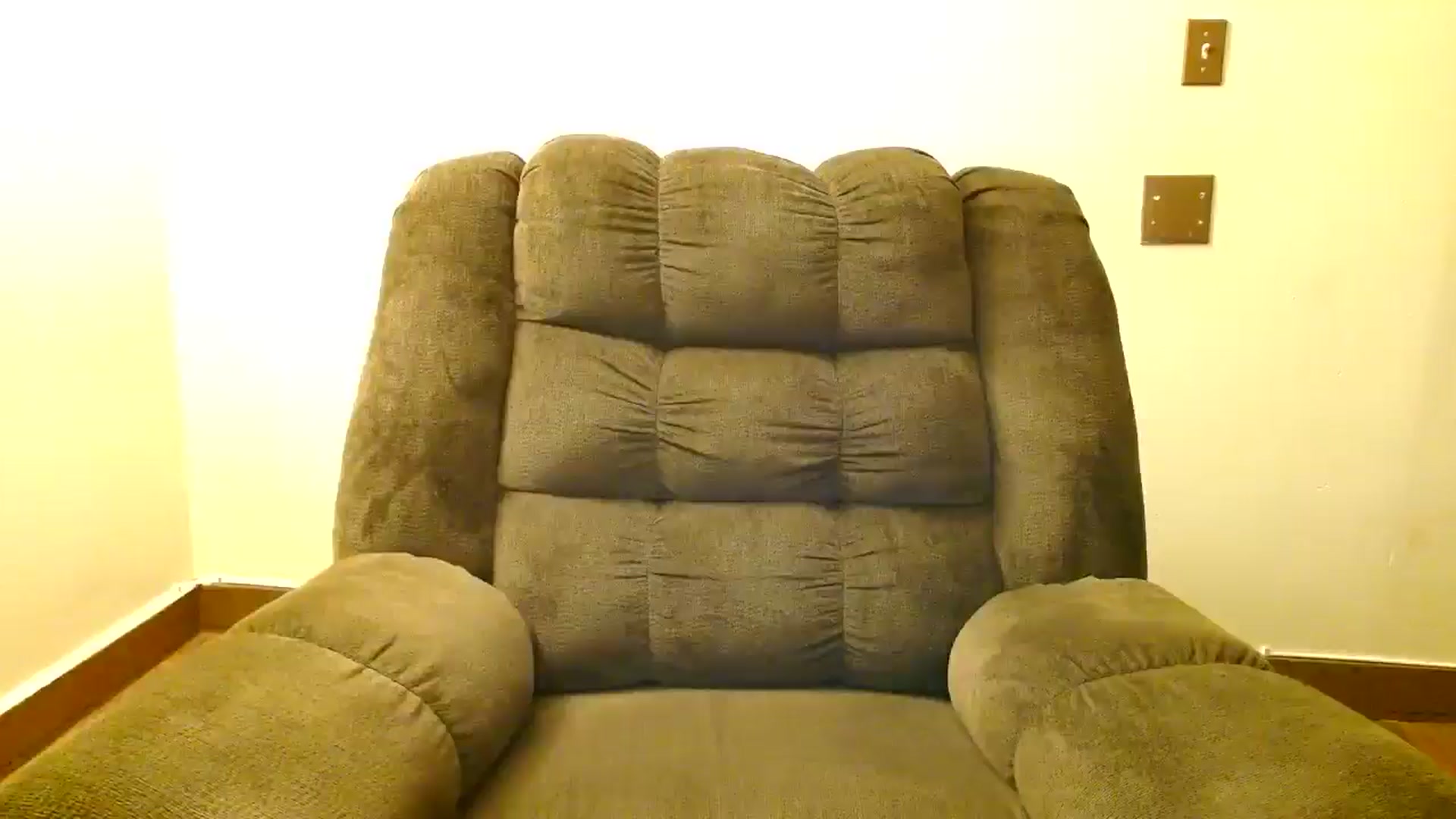 Gallery image thumbnail from EgyptBeauty's myfreecams stream on, 12/25/2024, 11:49 image 17 of 20