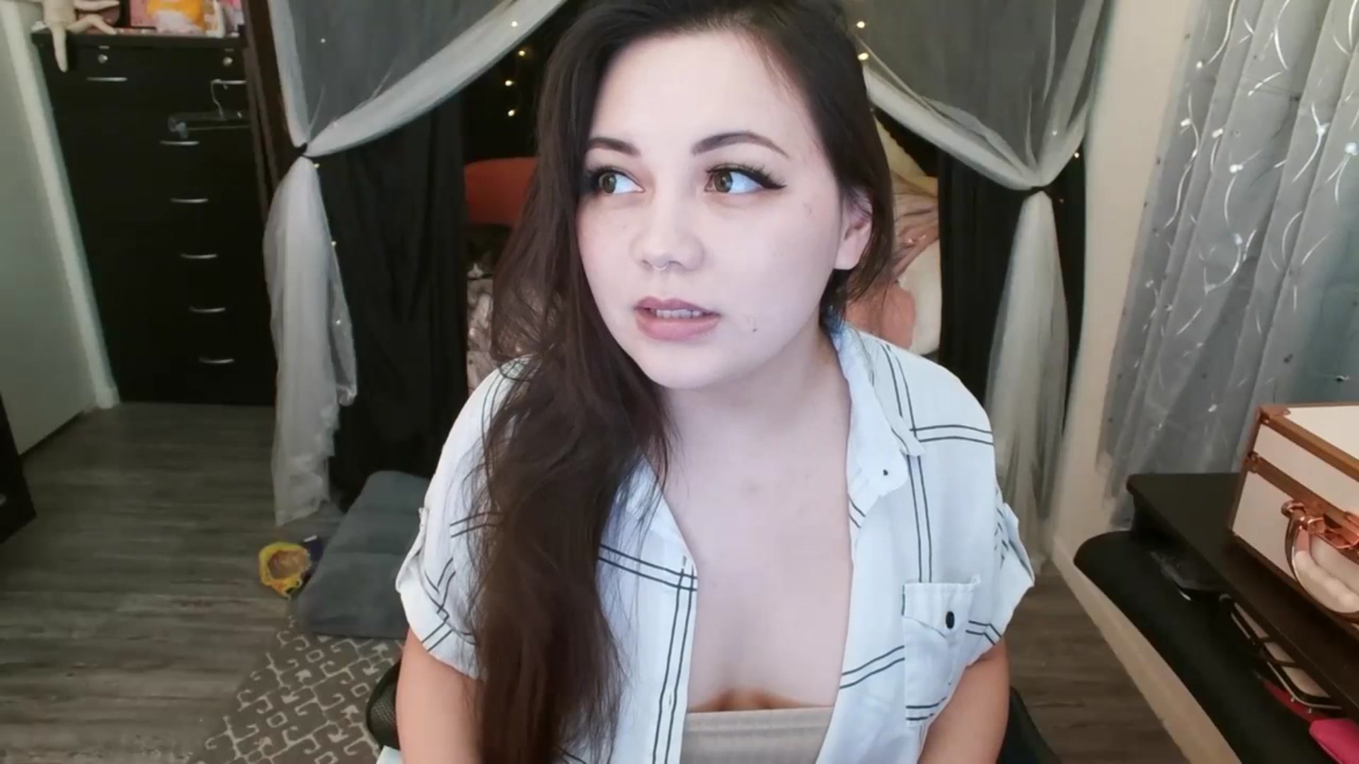 Gallery image thumbnail from Eight_Bit's myfreecams stream on, 06/27/2023, 05:13 image 13 of 20