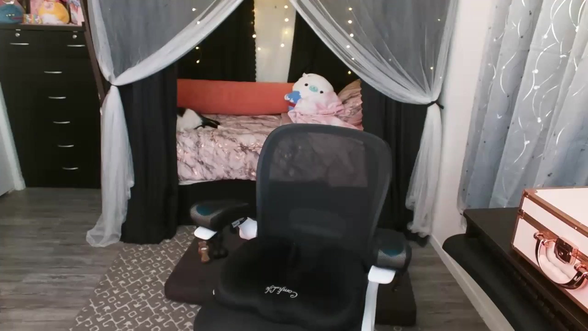 Gallery image thumbnail from Eight_Bit's myfreecams stream on, 08/25/2023, 06:11 image 2 of 20