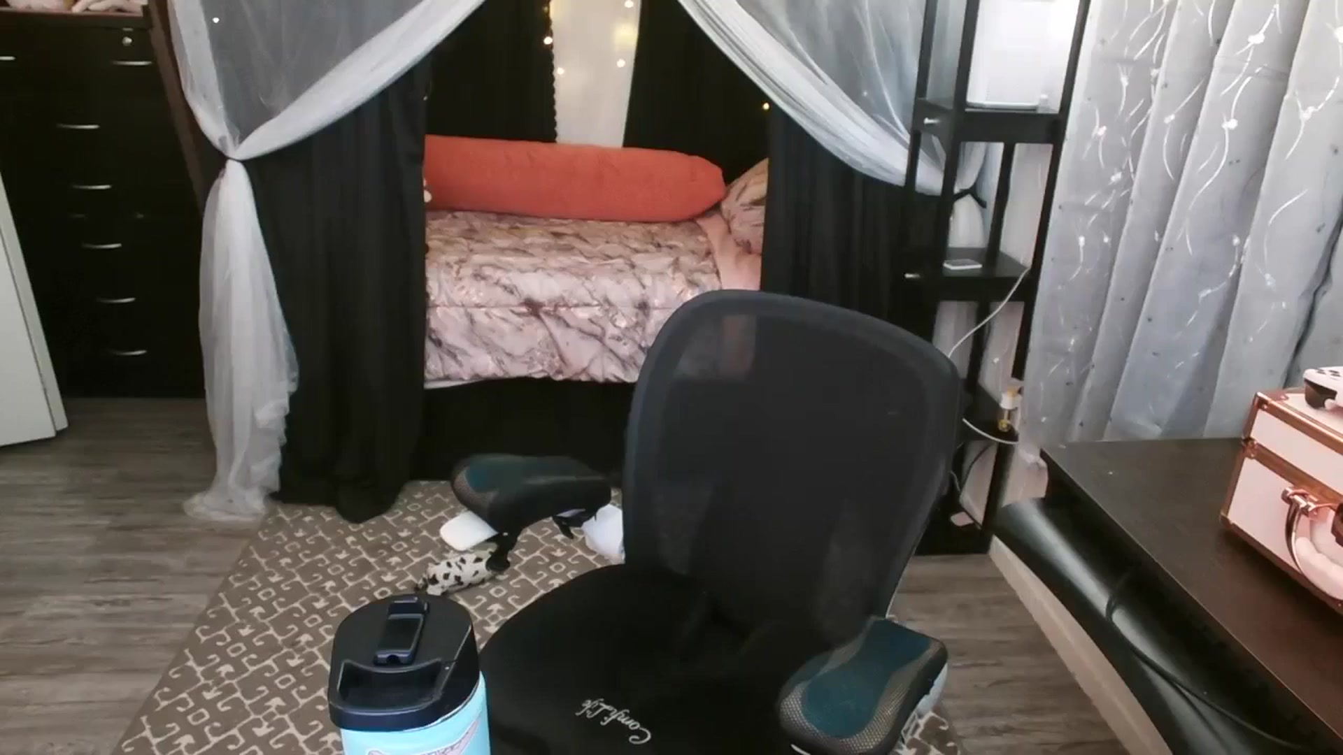 Gallery image thumbnail from Eight_Bit's myfreecams stream on, 09/19/2023, 06:51 image 6 of 20