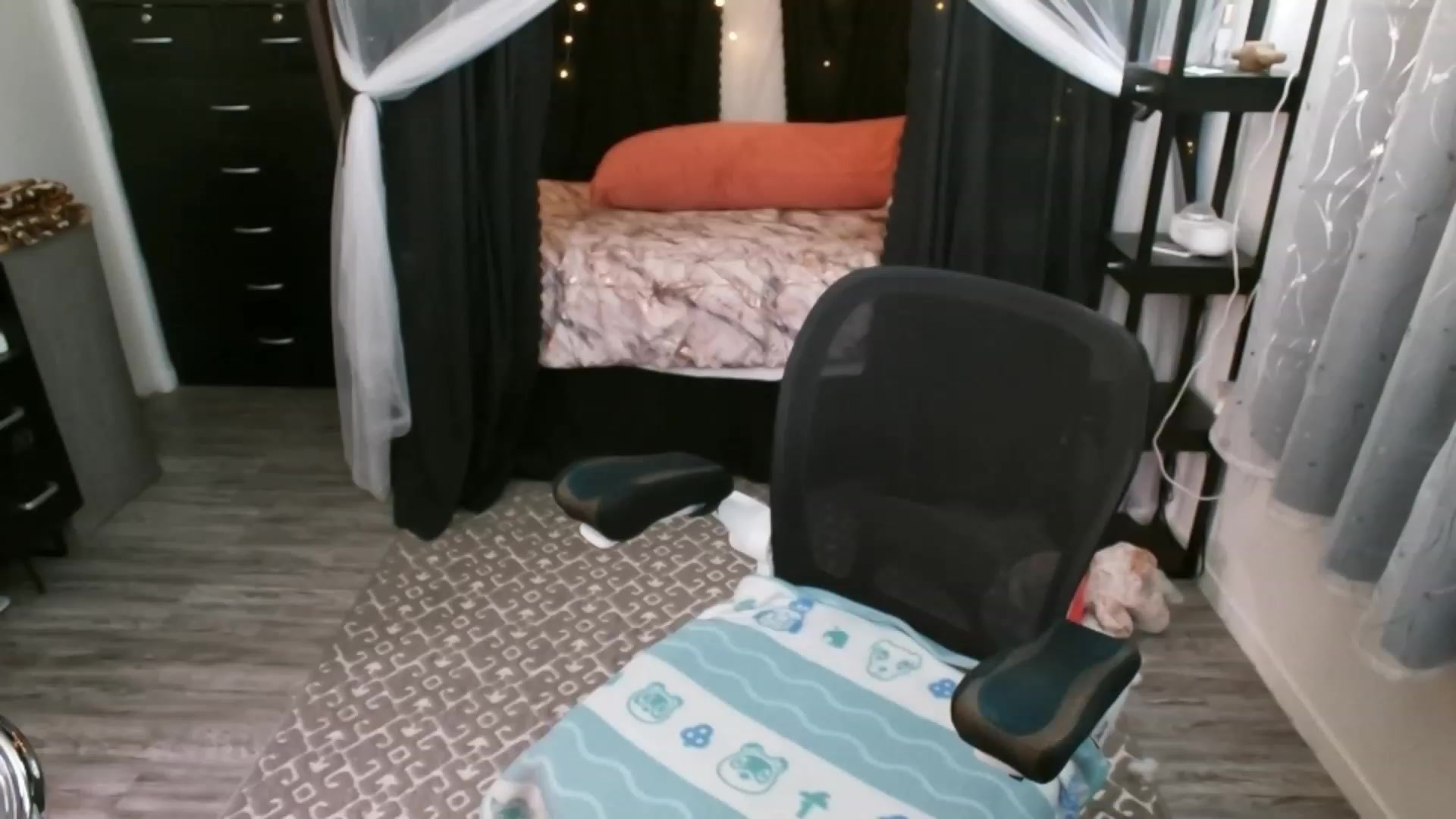 Gallery image thumbnail from Eight_Bit's myfreecams stream on, 12/09/2023, 07:39 image 13 of 20
