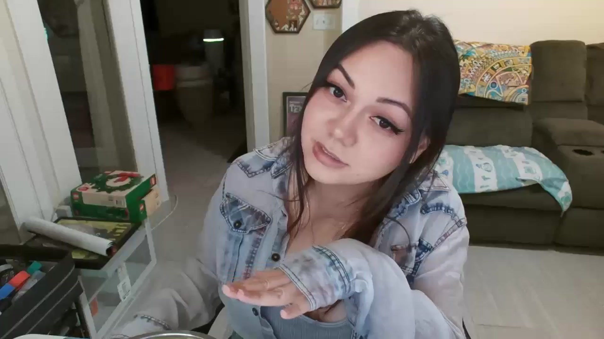 Gallery image thumbnail from Eight_Bit's myfreecams stream on, 10/26/2024, 05:30 image 16 of 20