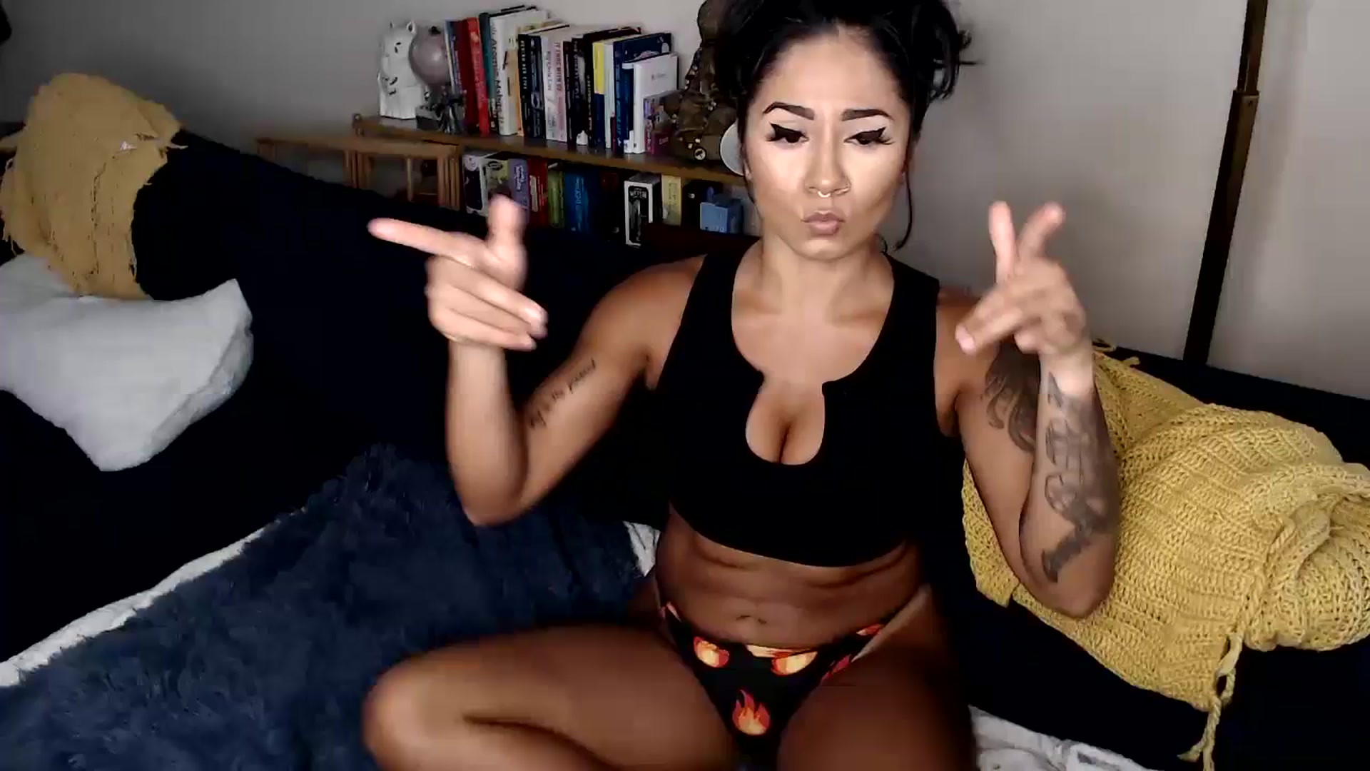 Gallery image thumbnail from ElFupaChalupa's myfreecams stream on, 08/06/2024, 23:57 image 20 of 20
