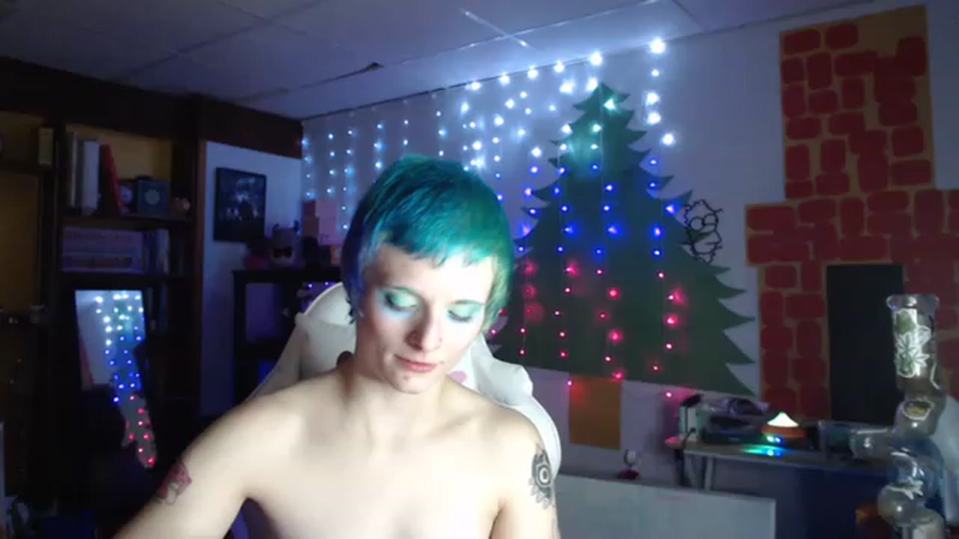 Gallery image thumbnail from El_Dragon69's myfreecams stream on, 11/19/2022, 10:31 image 7 of 20