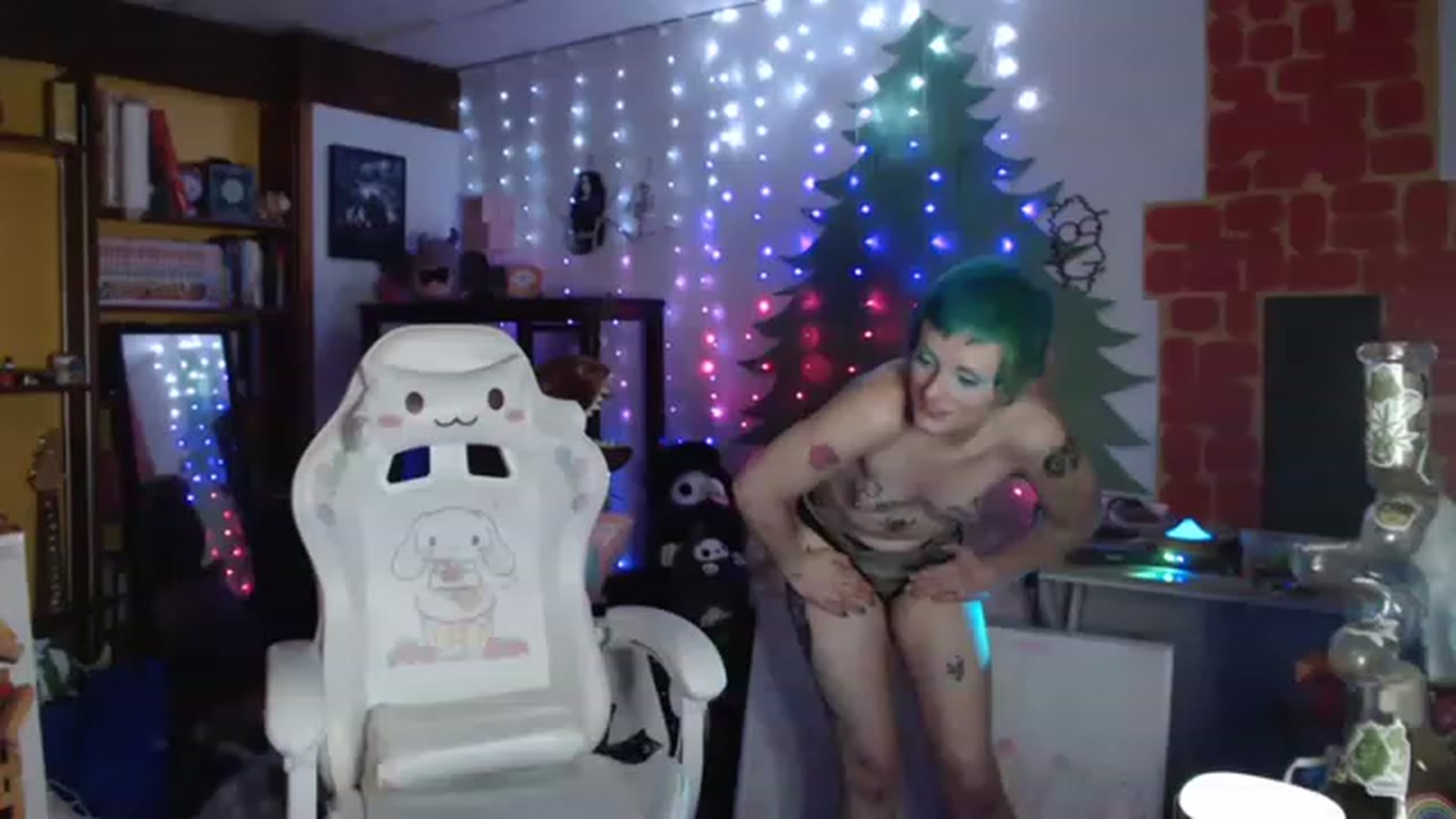 Gallery image thumbnail from El_Dragon69's myfreecams stream on, 11/19/2022, 10:31 image 10 of 20